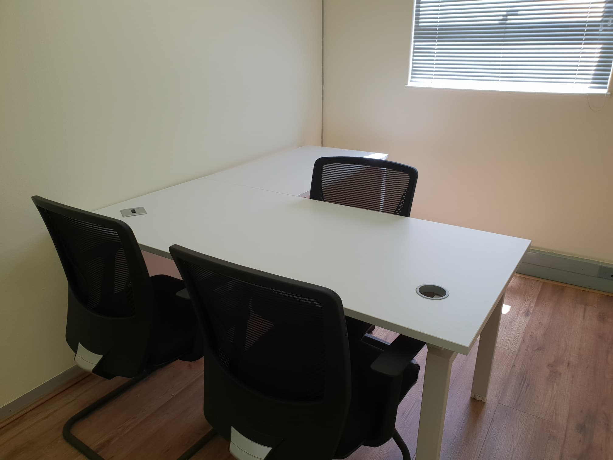 1 man office 1 man office
