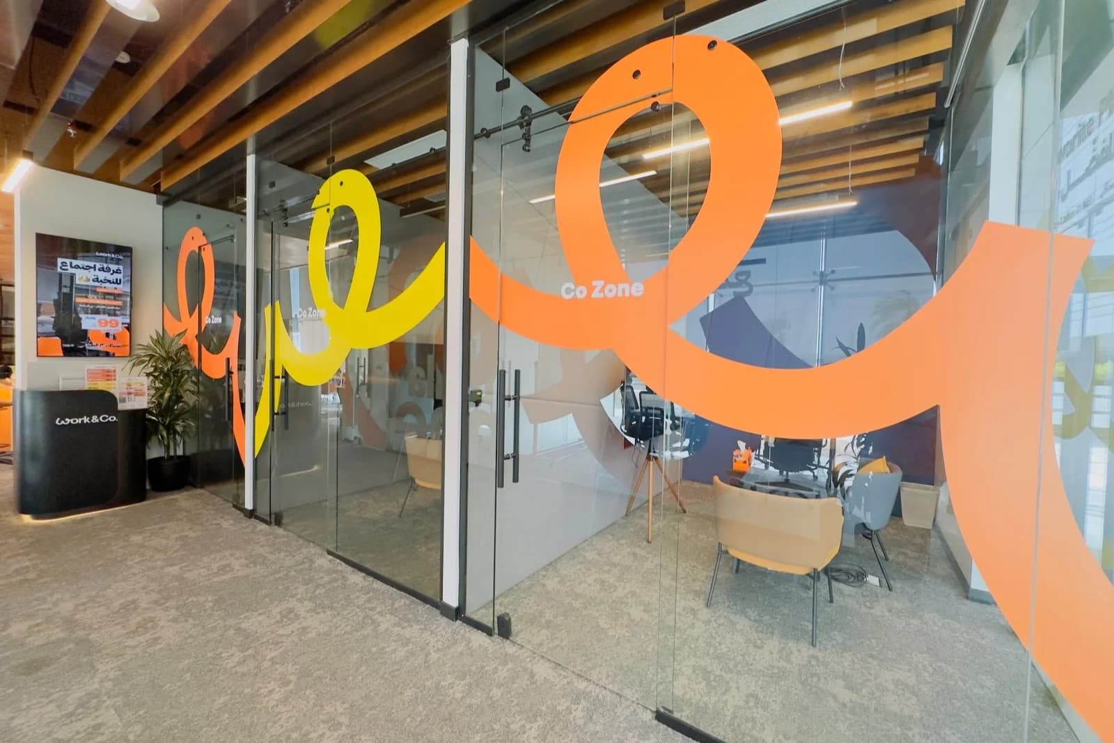 Glass-partitioned co-zone pods offering privacy and quiet. Glass-partitioned co-zone pods offering privacy and quiet.