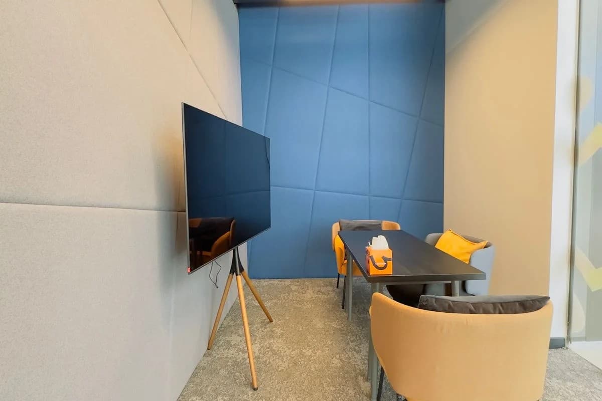 Bright co-zone hot desk pod at Work&Co Zahran, Al-Salamah District, Jeddah. Bright co-zone hot desk pod at Work&Co Zahran, Al-Salamah District, Jeddah.