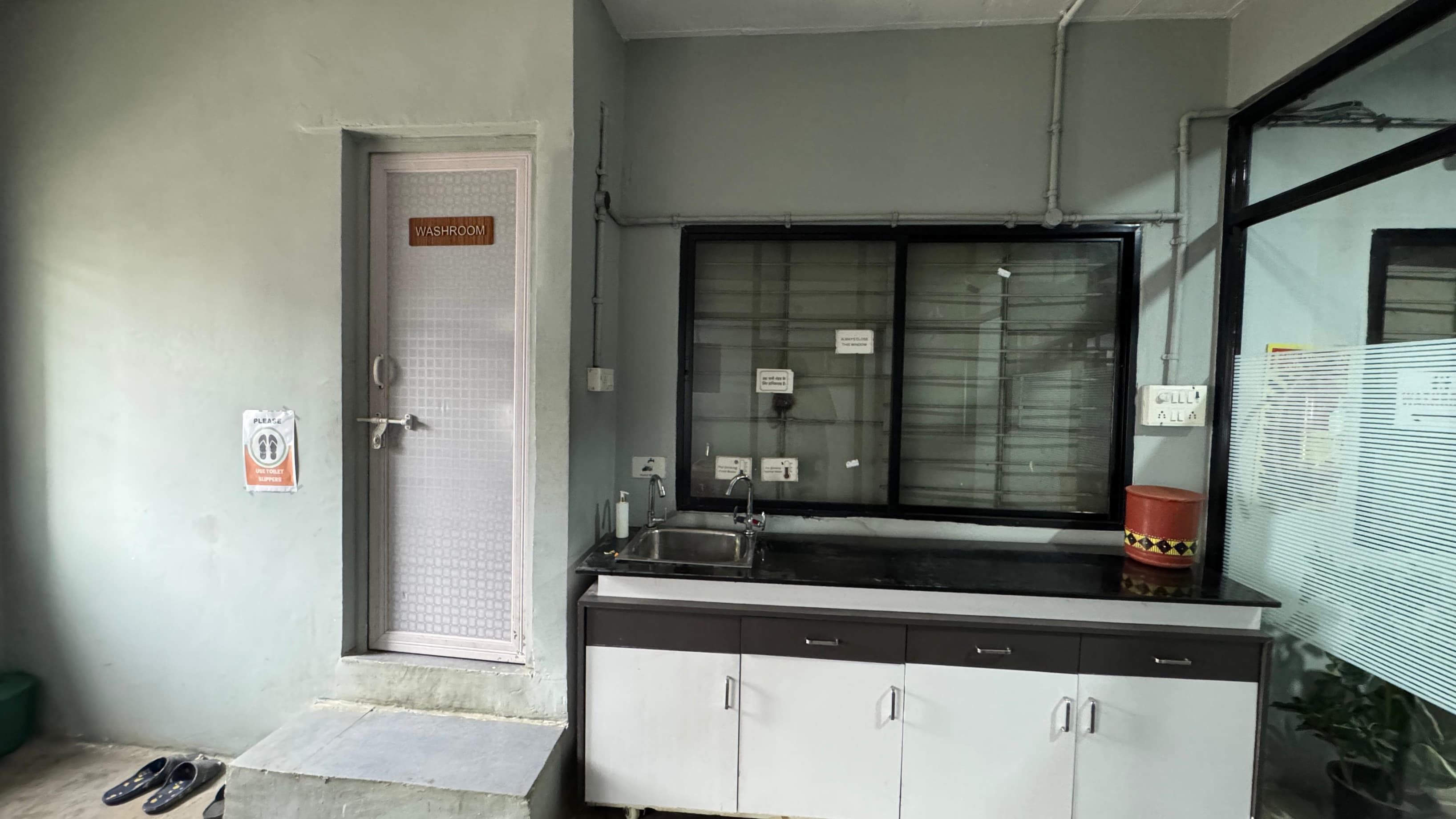 Common Wash Room Common Wash Room