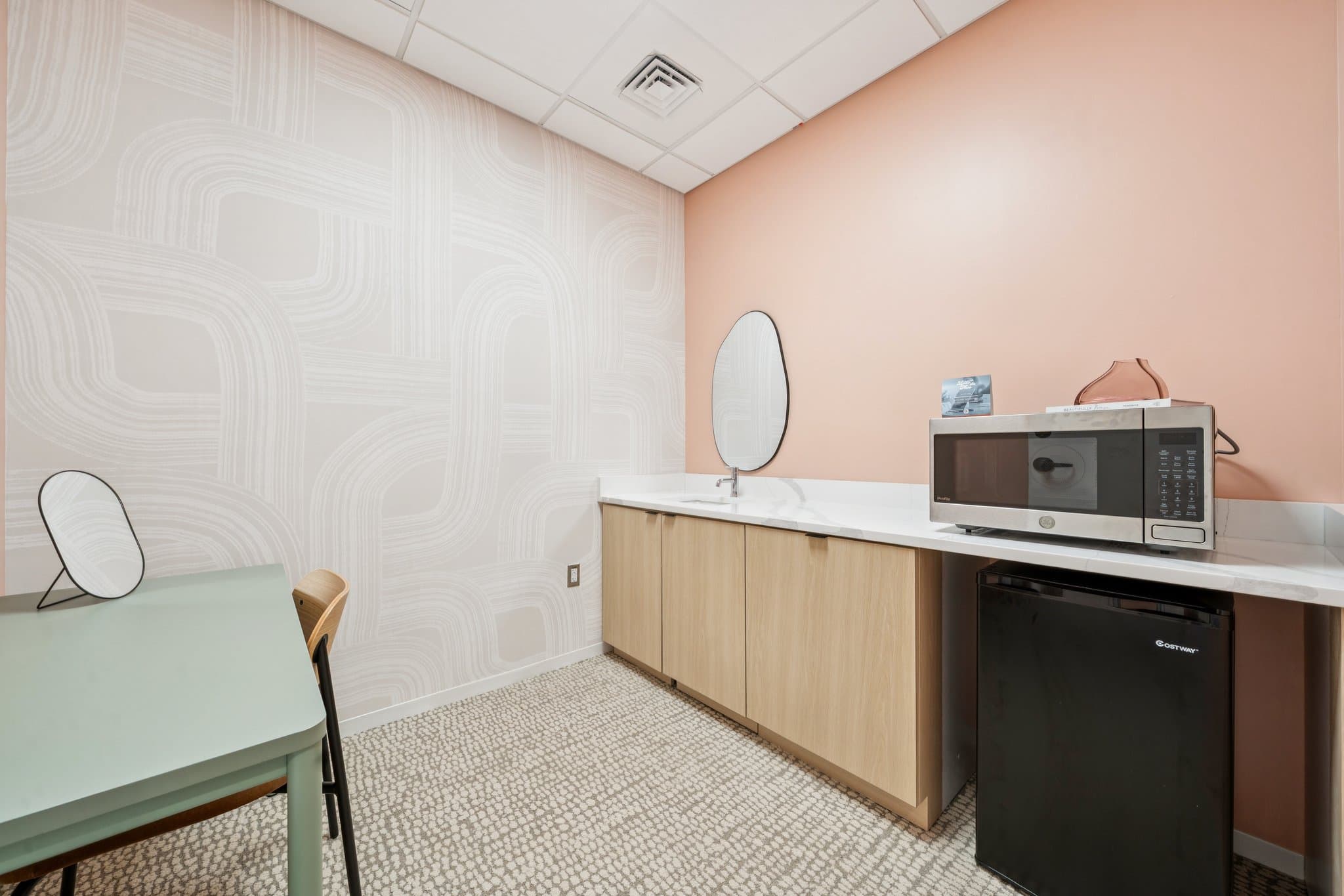 Mother's room, prayer room, meditation room Mother's room, prayer room, meditation room