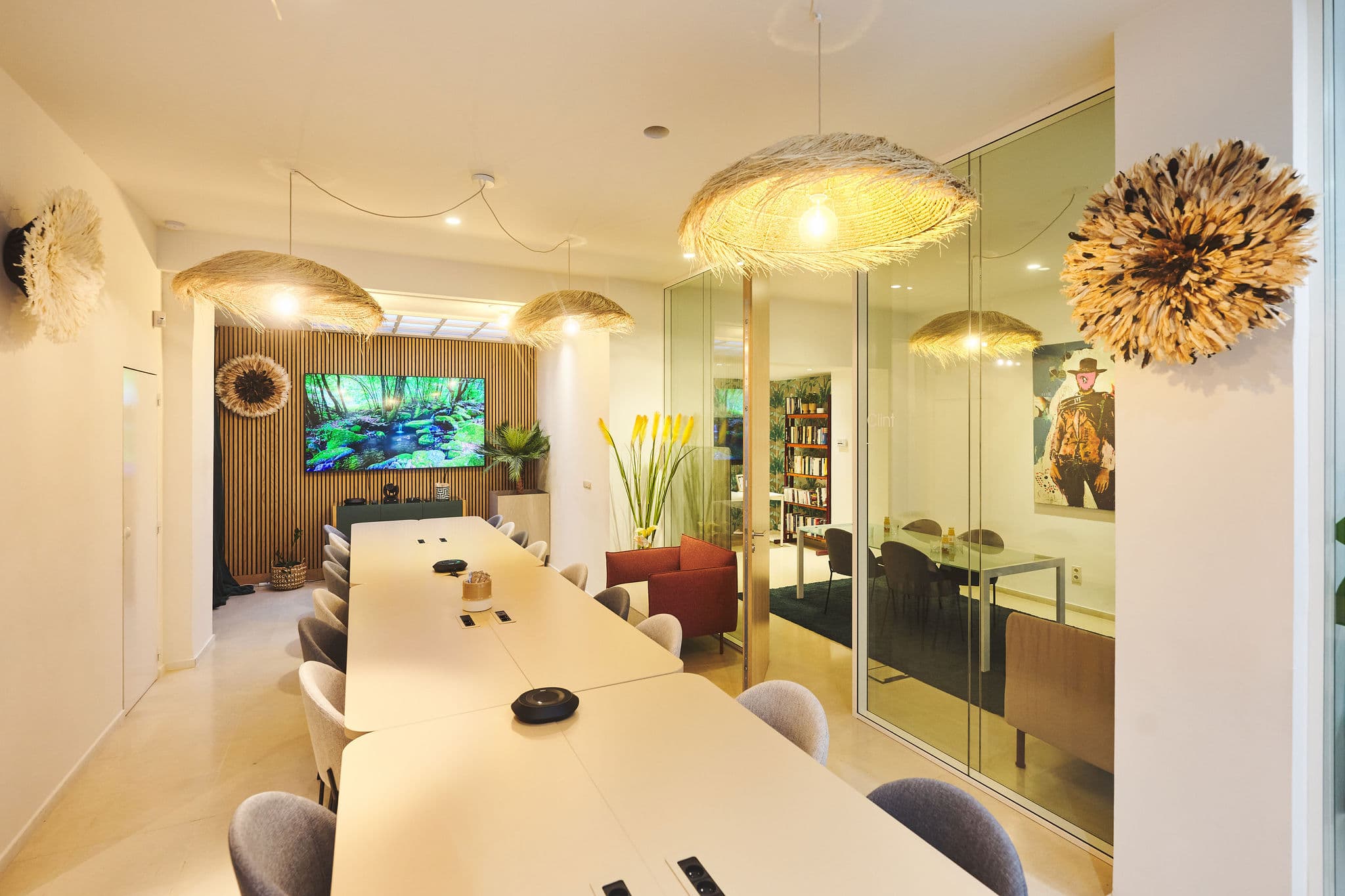 Meeting room Jungle large room + 2 break out rooms Meeting room Jungle large room + 2 break out rooms