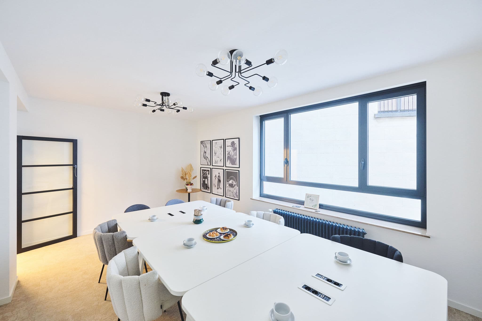Sky2 mezeting room for 6 to 8 or premium office for 6 Sky2 mezeting room for 6 to 8 or premium office for 6