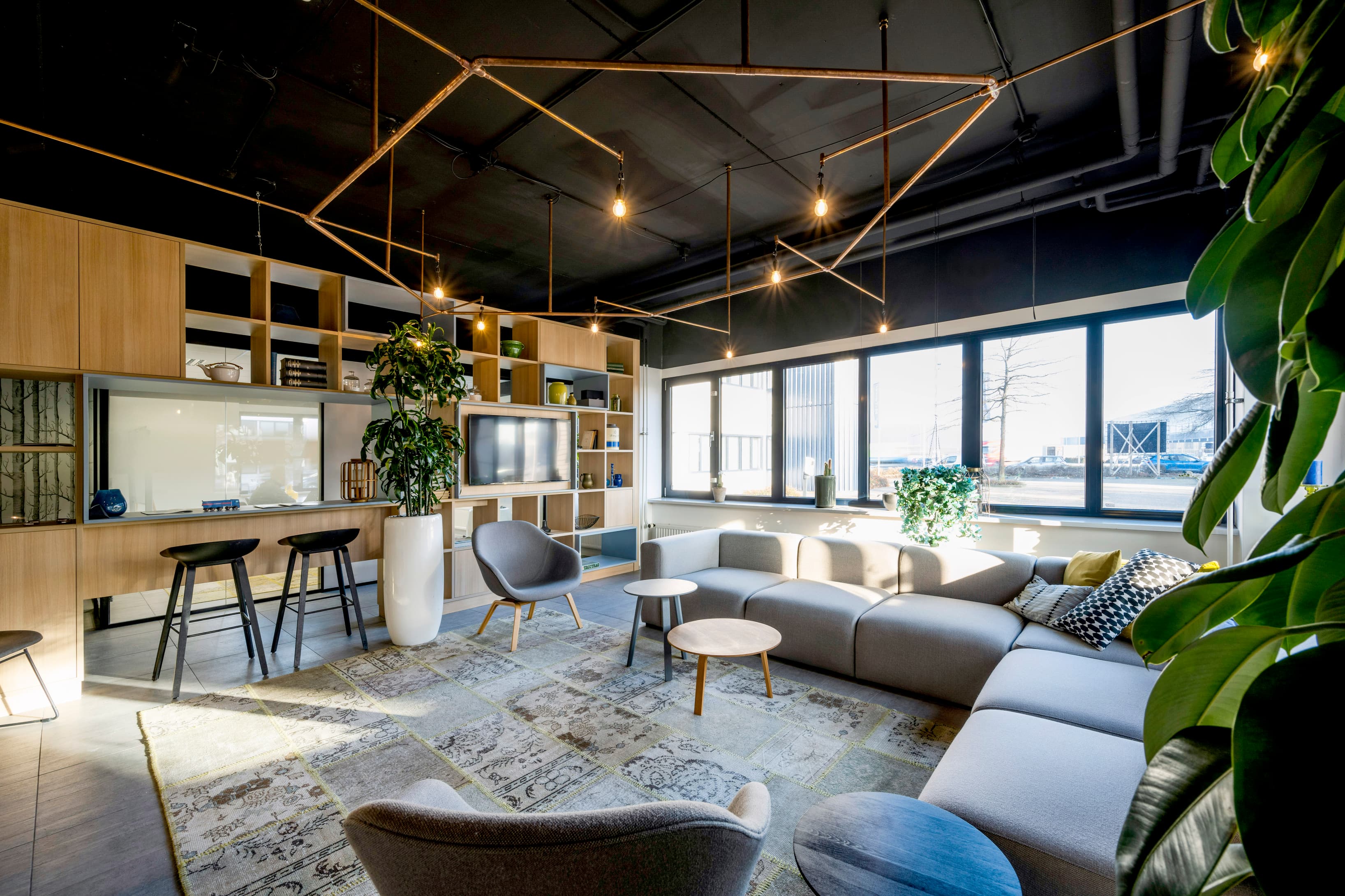Spacious communal lounge with relaxed seating, work-friendly zones and a warm, modern interior Spacious communal lounge with relaxed seating, work-friendly zones and a warm, modern interior
