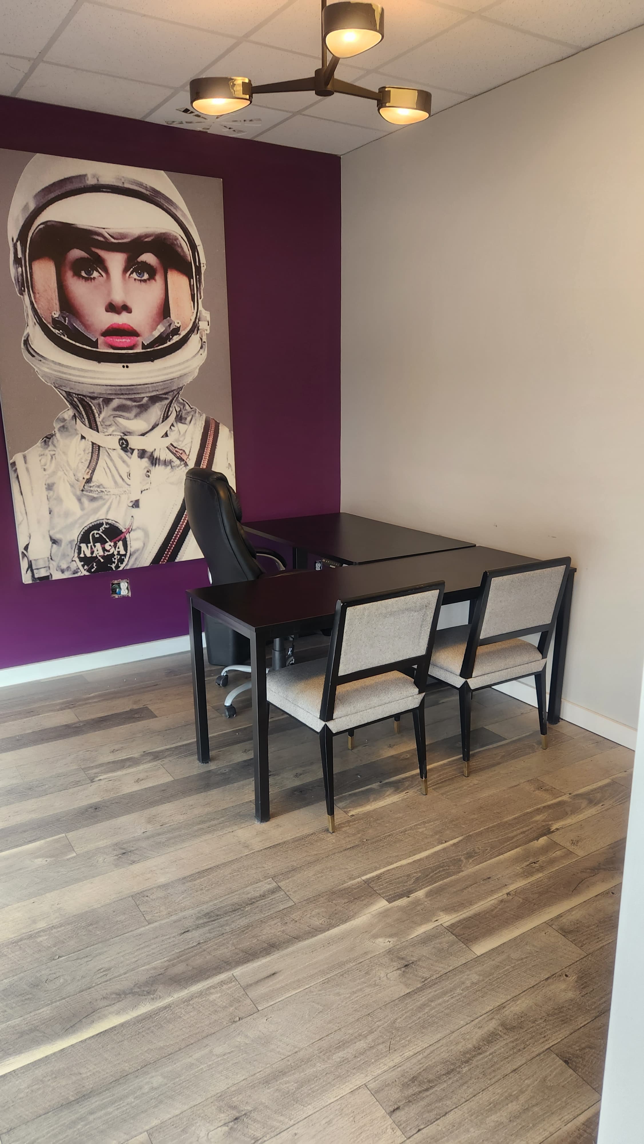 Secure, furnished offices for individuals or teams. Enjoy privacy, 24/7 access, and all the perks of The Hickory Hub. Secure, furnished offices for individuals or teams. Enjoy privacy, 24/7 access, and all the perks of The Hickory Hub.