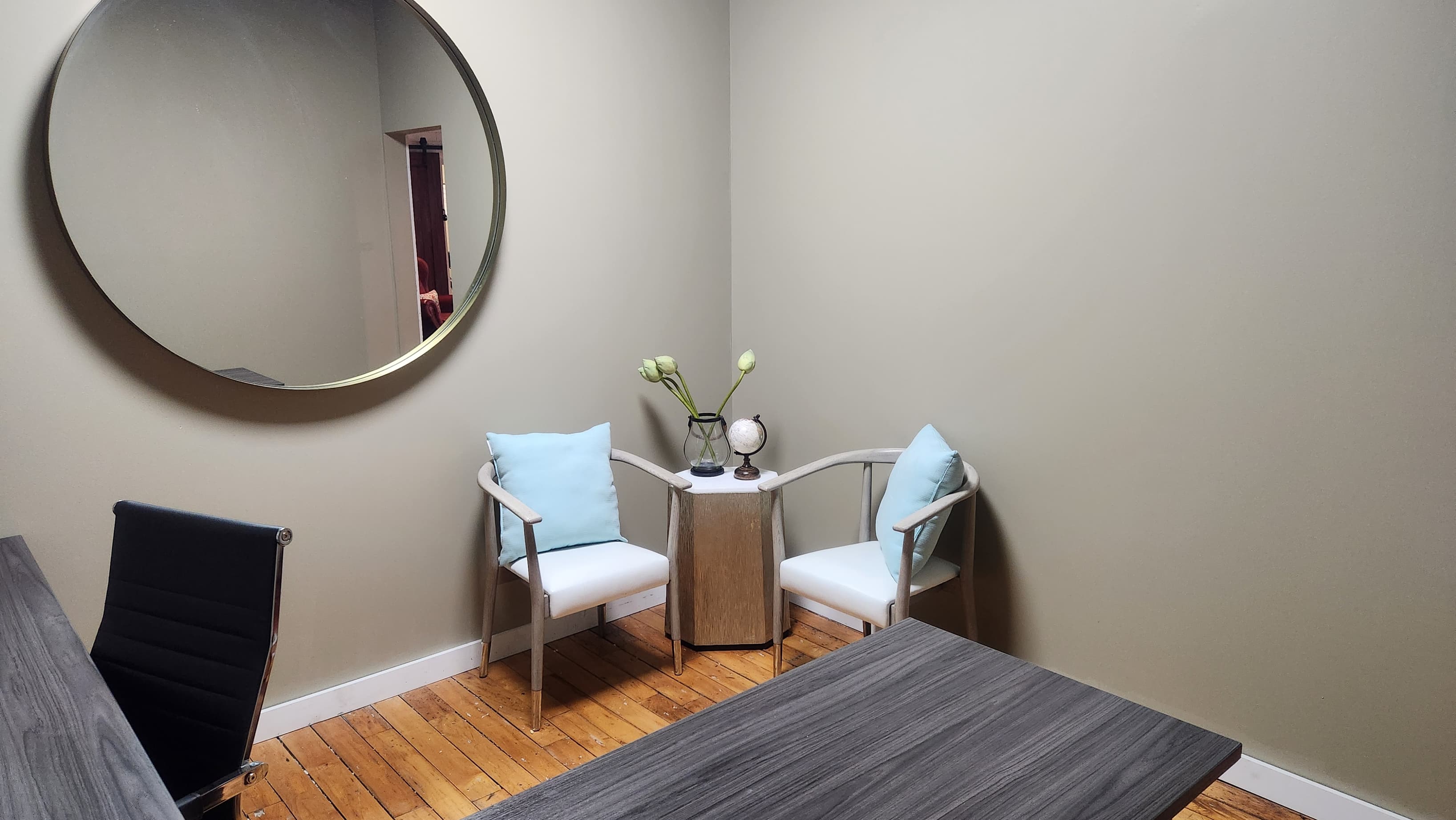 Secure, furnished offices for individuals or teams. Enjoy privacy, 24/7 access, and all the perks of The Hickory Hub. Secure, furnished offices for individuals or teams. Enjoy privacy, 24/7 access, and all the perks of The Hickory Hub.