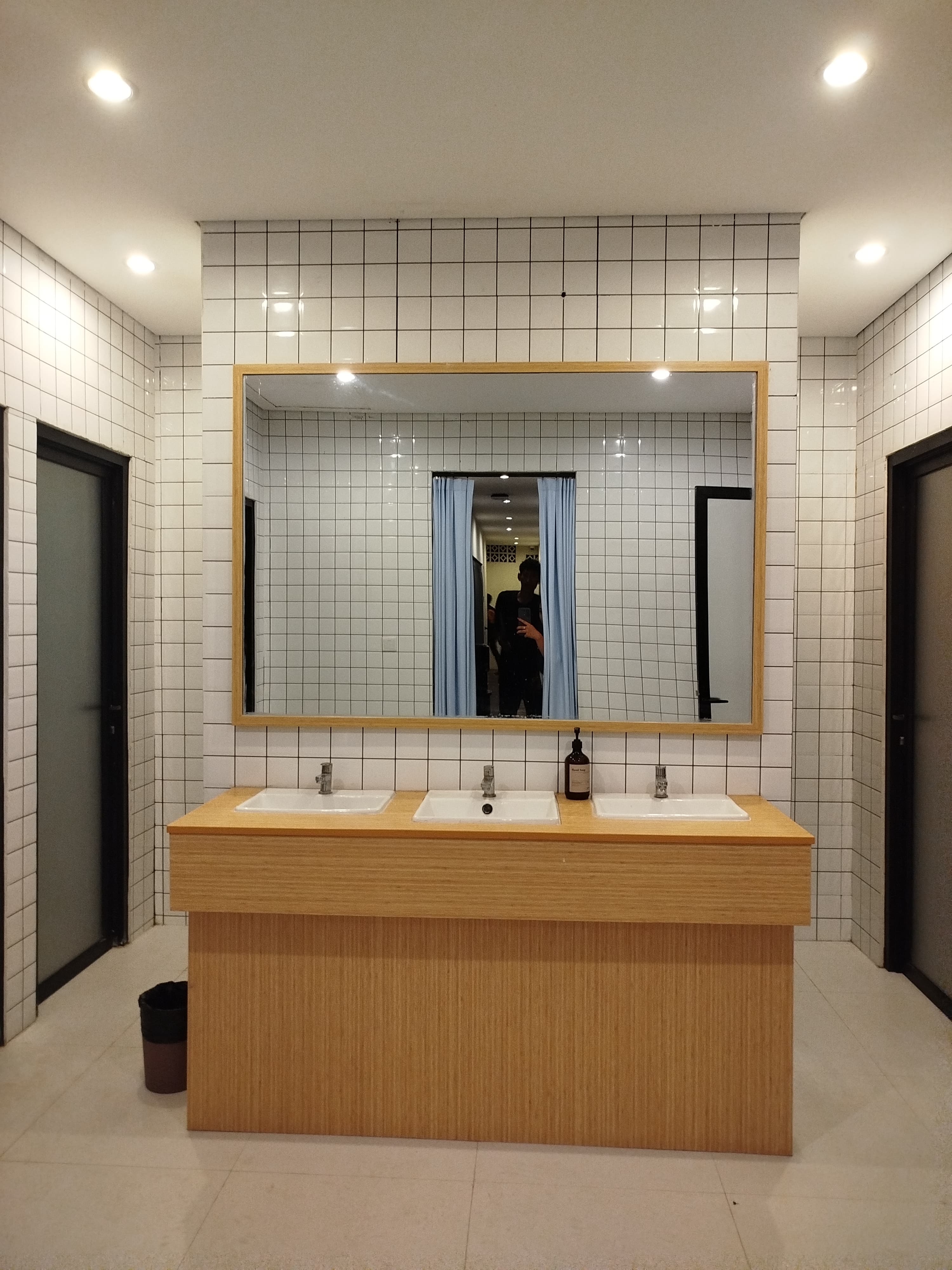 Toilets/ Bathroom Toilets/ Bathroom