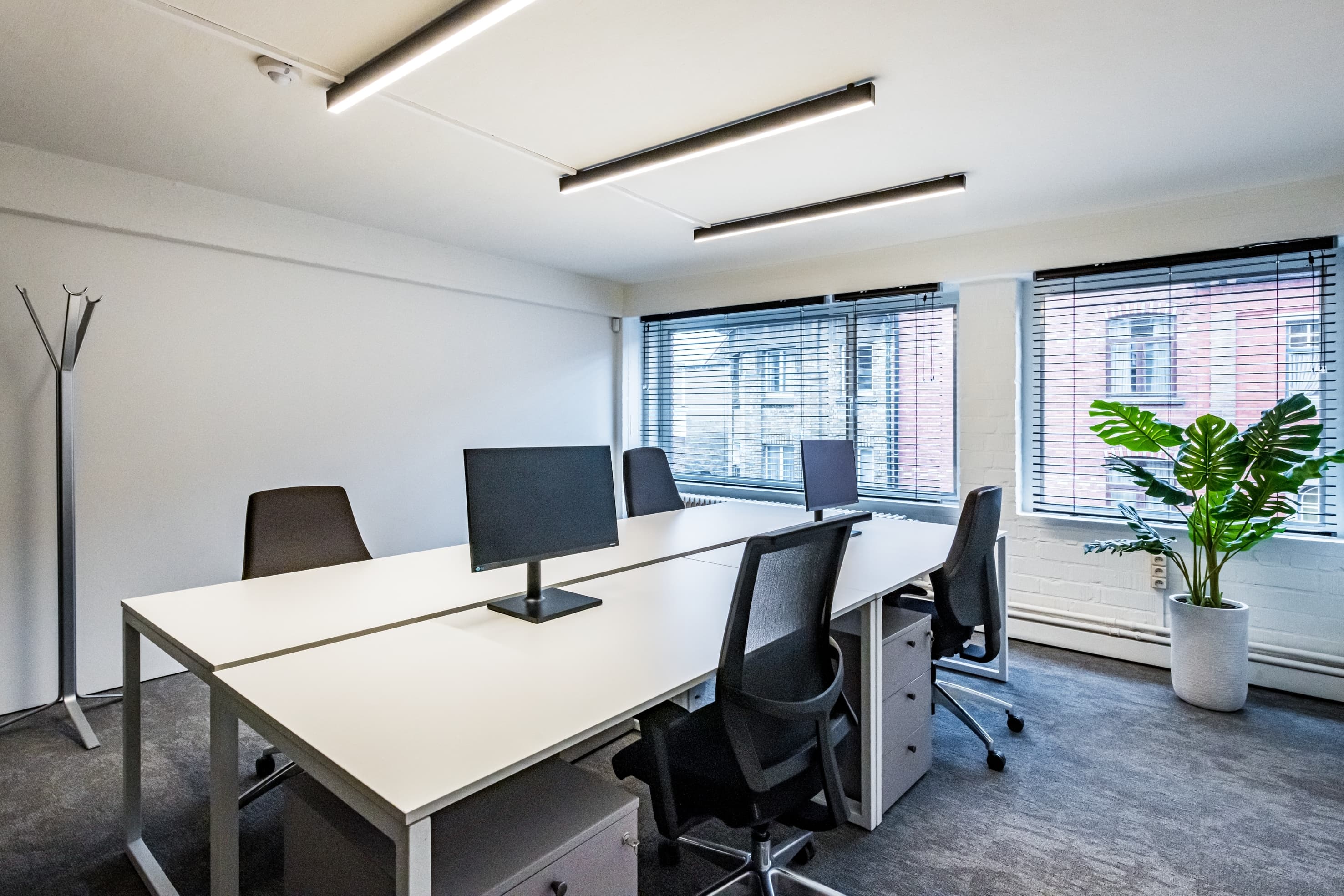 Flex desks Flex desks