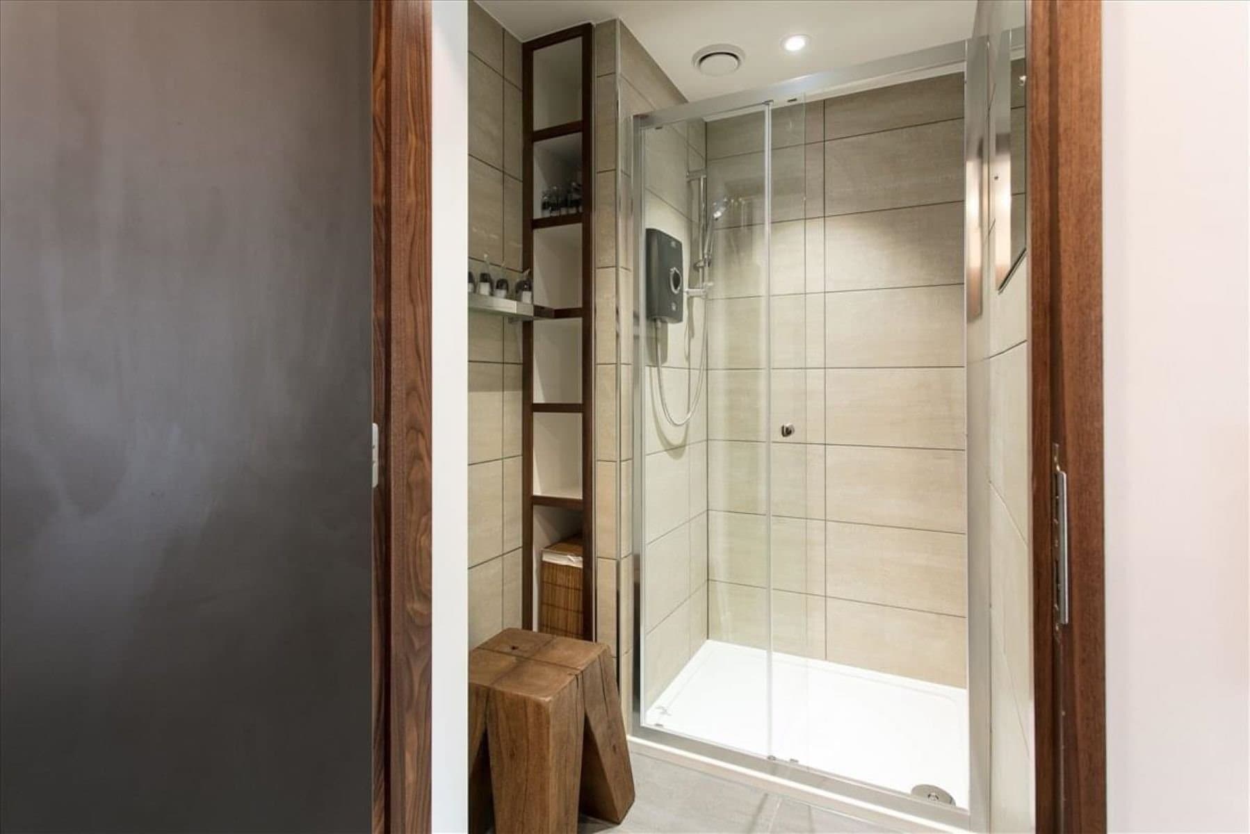 Toilets/ Bathroom Toilets/ Bathroom