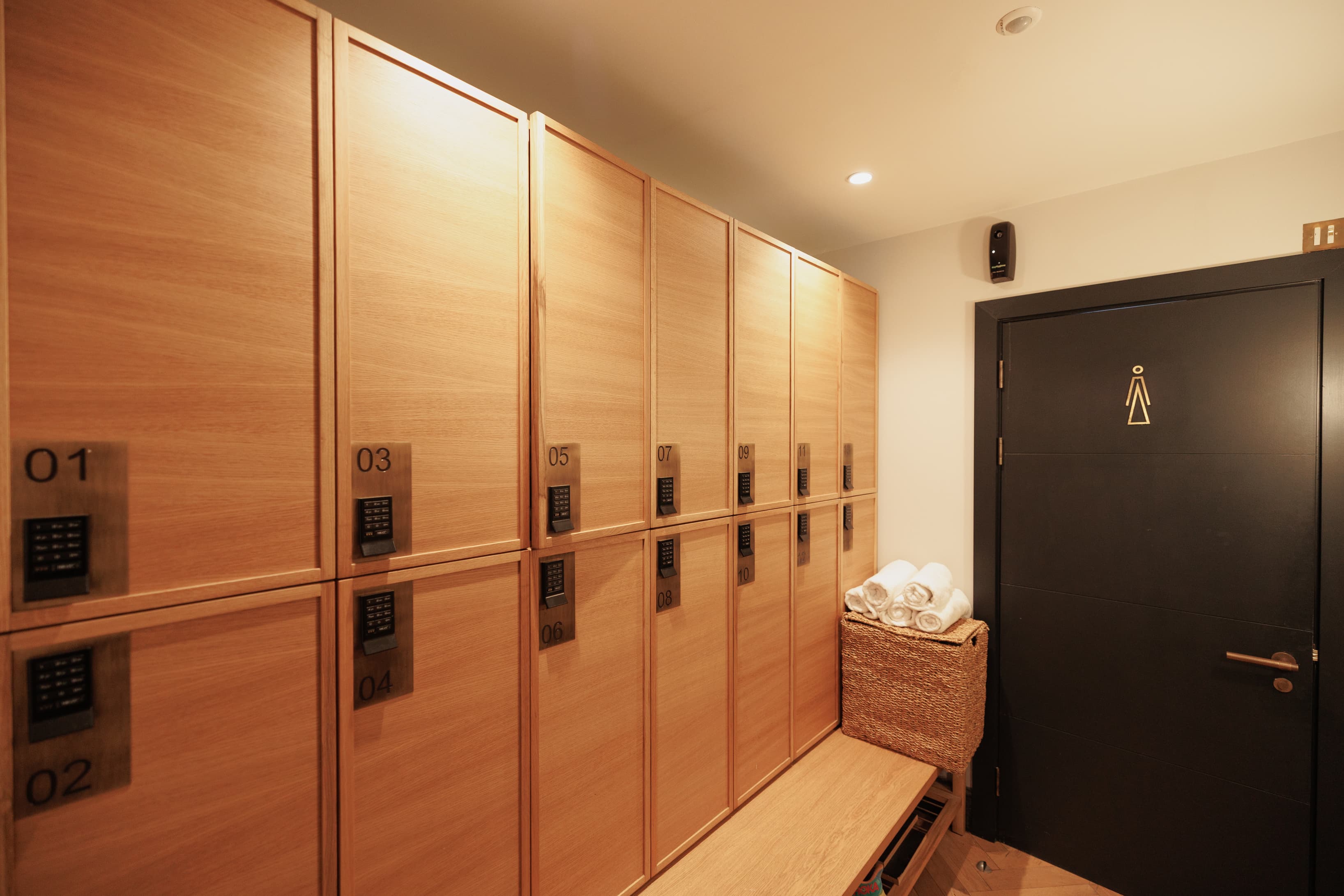 Toilets/ Bathroom Toilets/ Bathroom