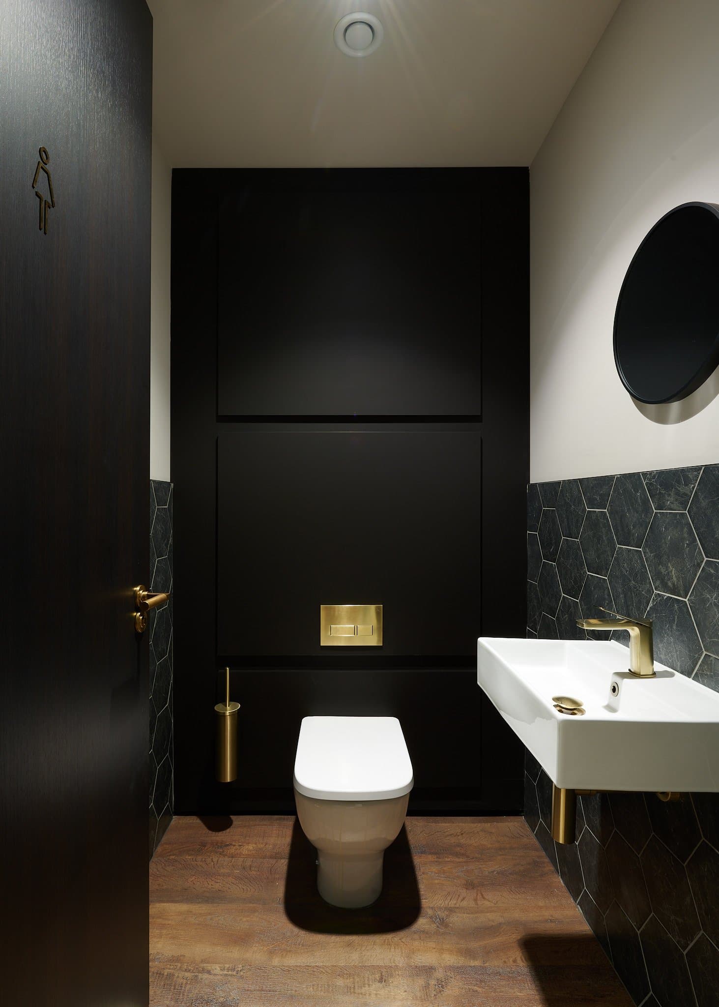 Toilets/ Bathroom Toilets/ Bathroom