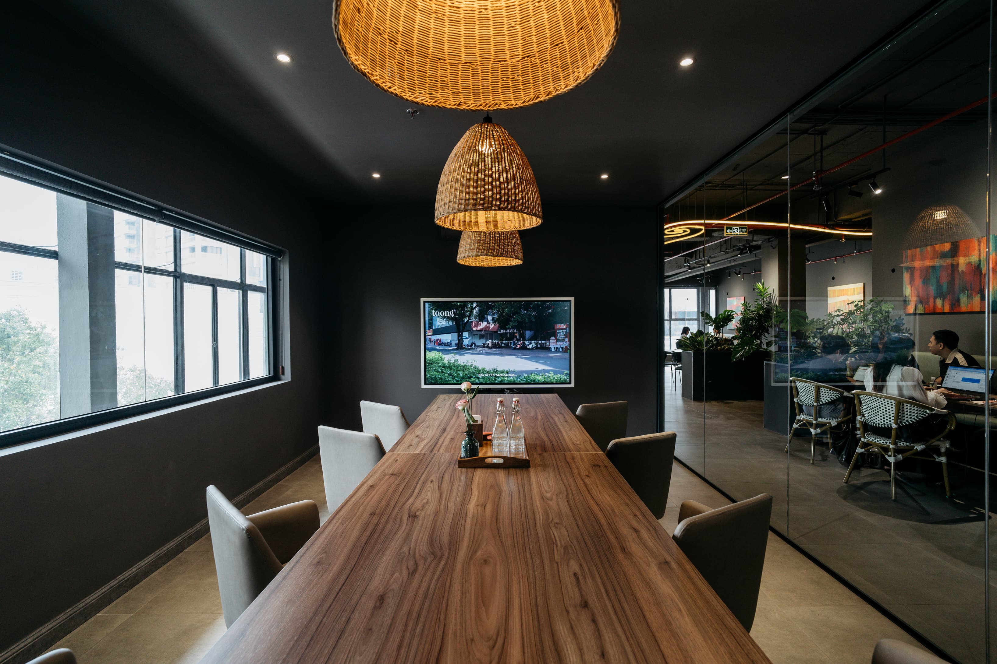 We offer full-serviced hotdesk space located at prime city spots, with affordable rates for freelancers and workers We offer full-serviced hotdesk space located at prime city spots, with affordable rates for freelancers and workers