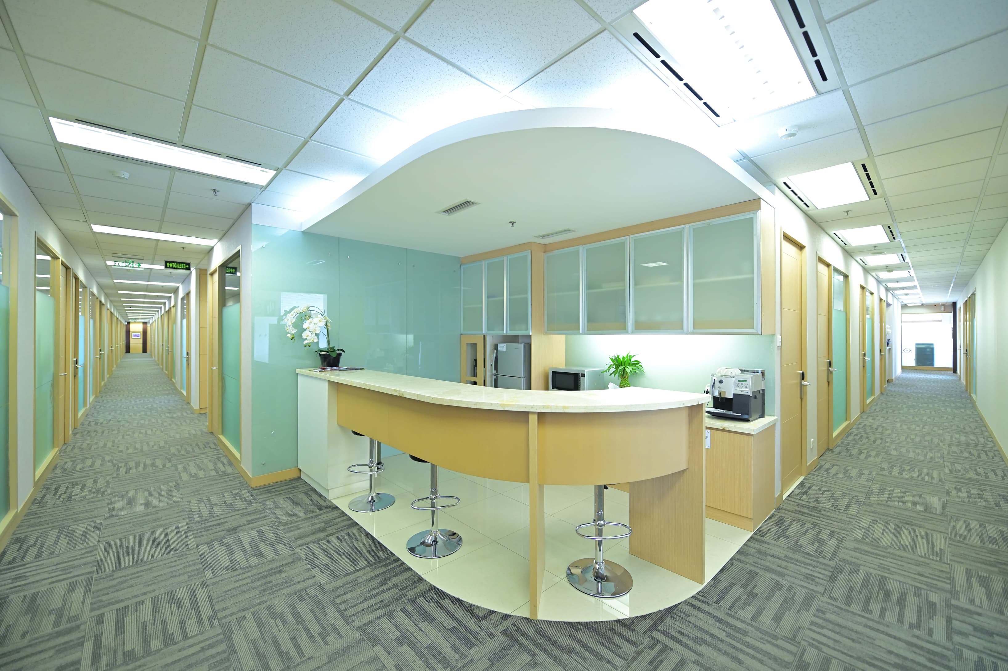 Comfortable breakout area for informal discussions and short breaks. Comfortable breakout area for informal discussions and short breaks.