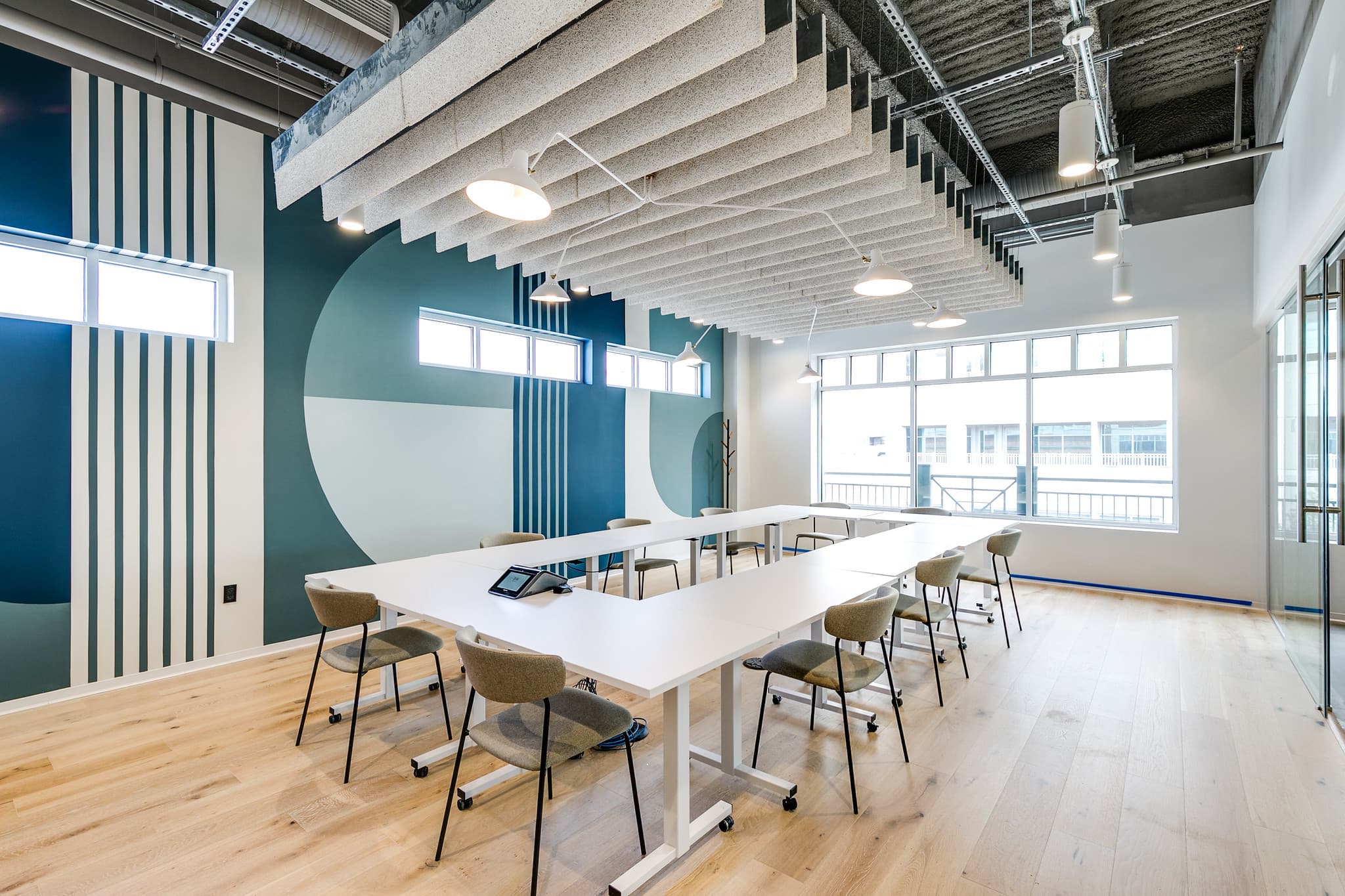 20-Person Meeting Room 20-Person Meeting Room