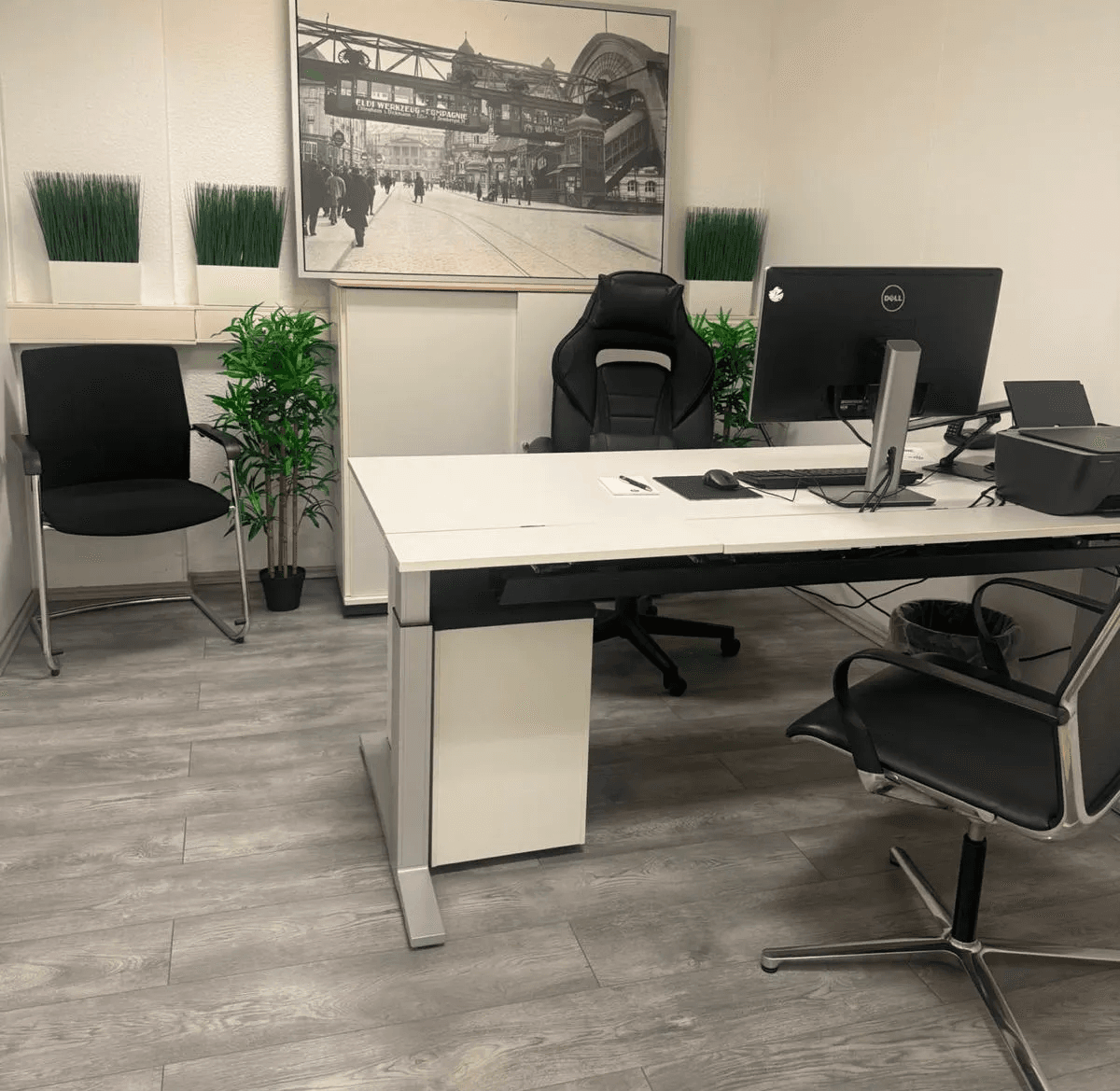 Single Desk for your meeting with clients Single Desk for your meeting with clients