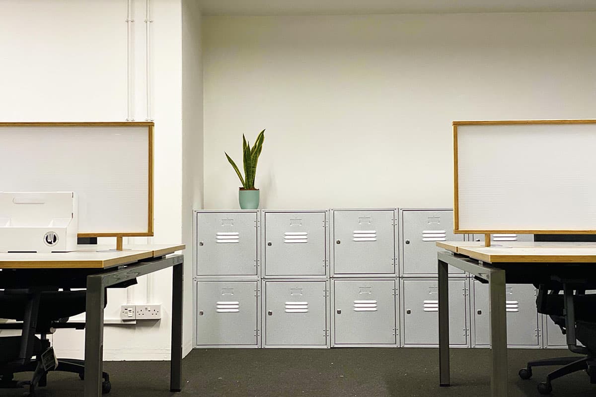 Fixed desks / Hot desks Fixed desks / Hot desks