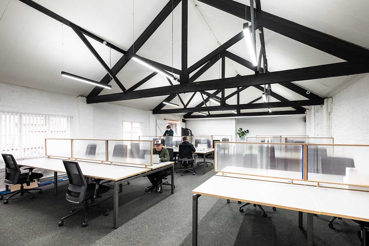 Fixed desks / Hot desks Fixed desks / Hot desks