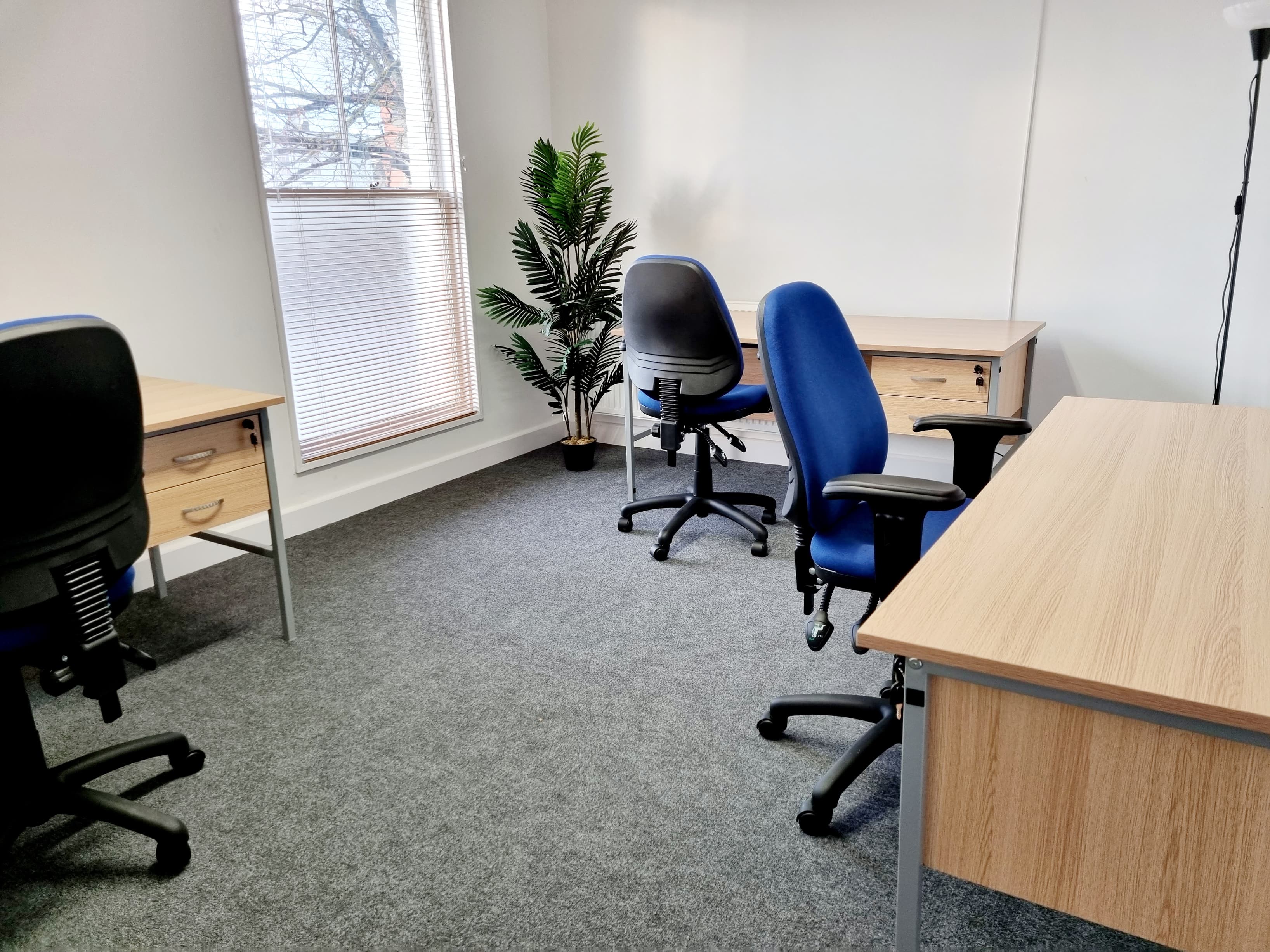 3 to 4 person office 3 to 4 person office