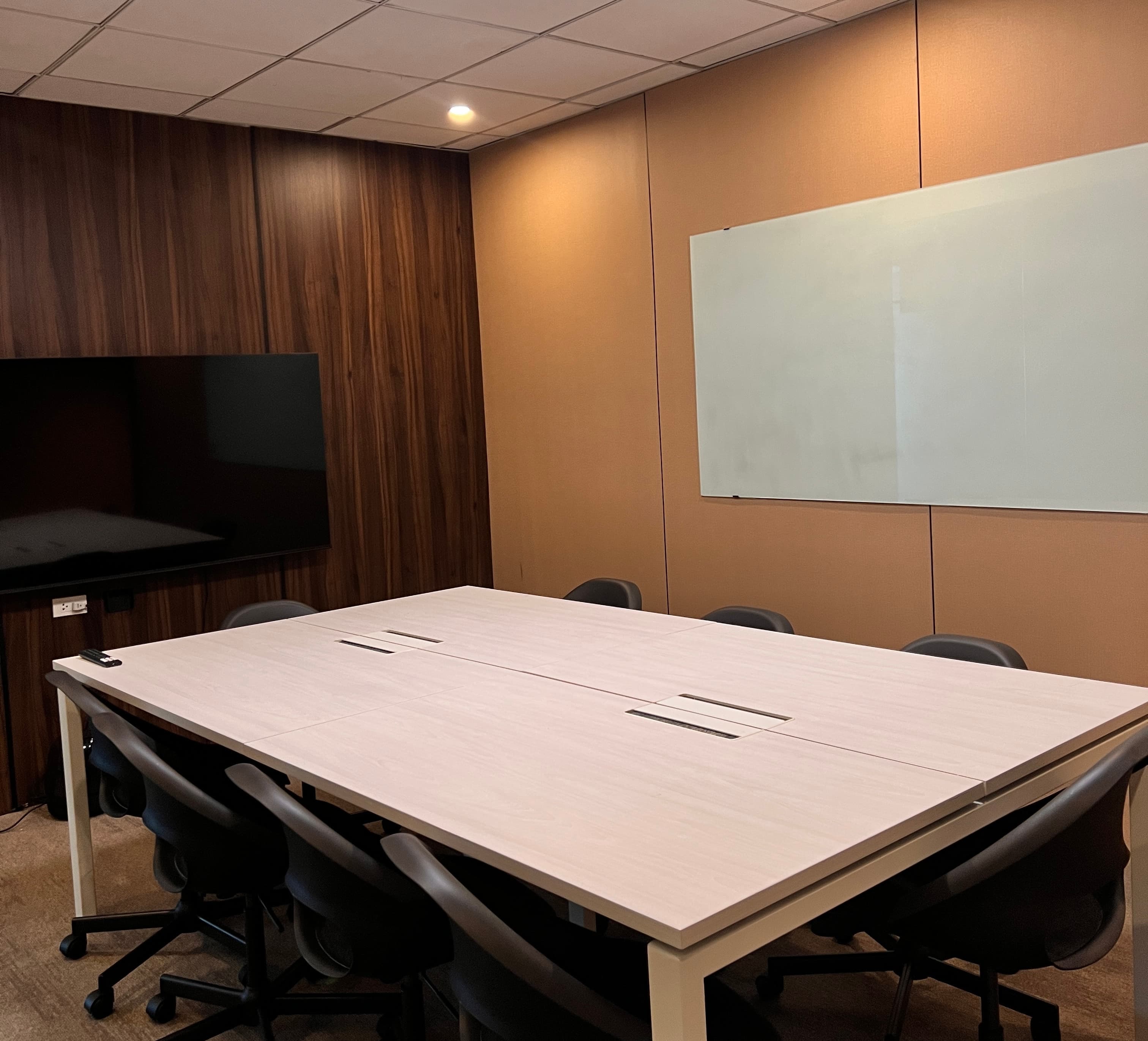 65" 4k TV screen with apple TV + white board. Capacity: 10 people 65" 4k TV screen with apple TV + white board. Capacity: 10 people