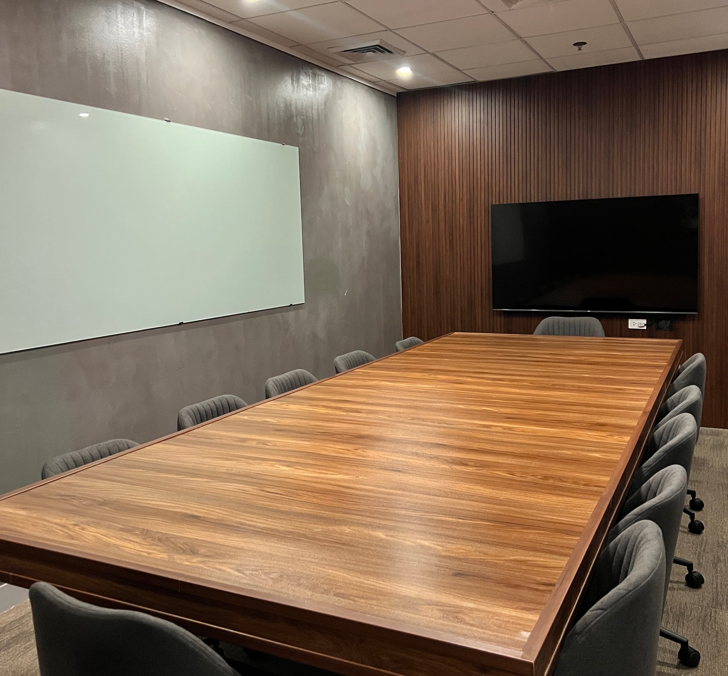 75" 4k TV screen with apple TV + white board. Capacity: 12 people 75" 4k TV screen with apple TV + white board. Capacity: 12 people