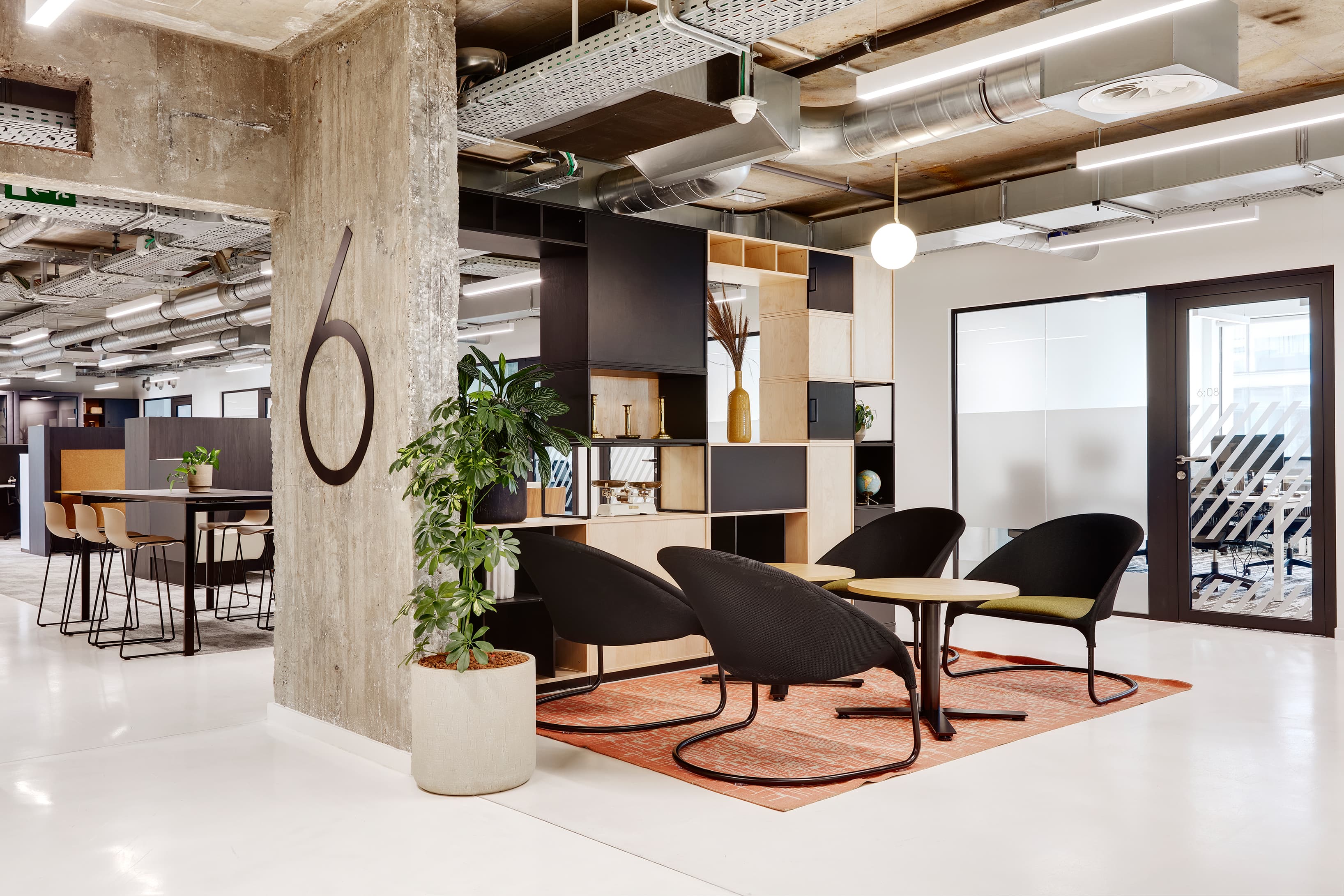 Breakout Space Breakout Space