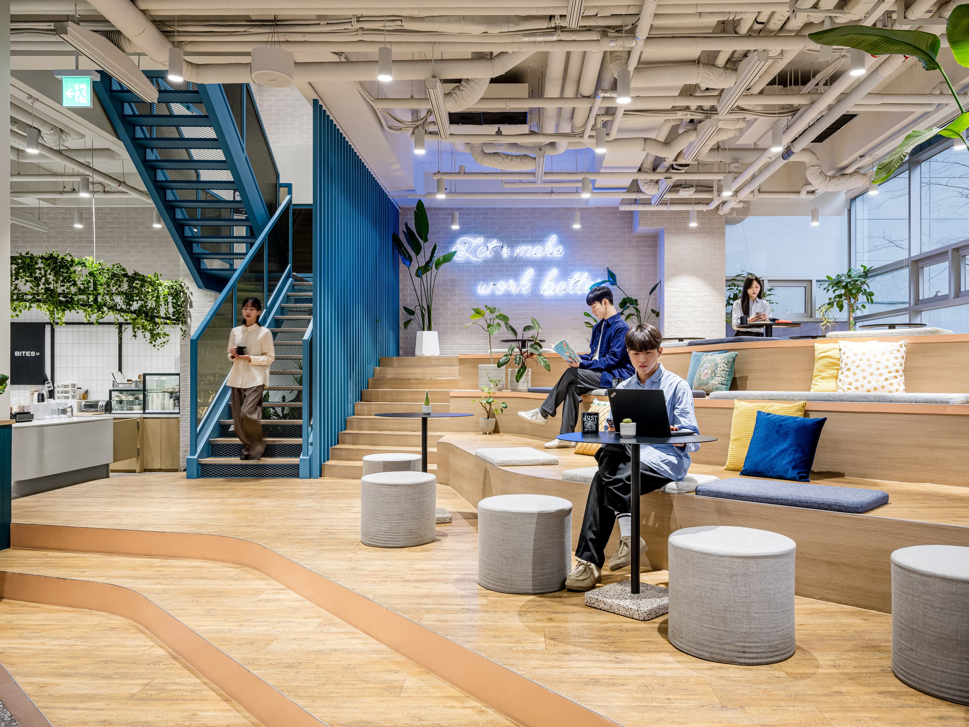 Breakout/Lounge Space Breakout/Lounge Space