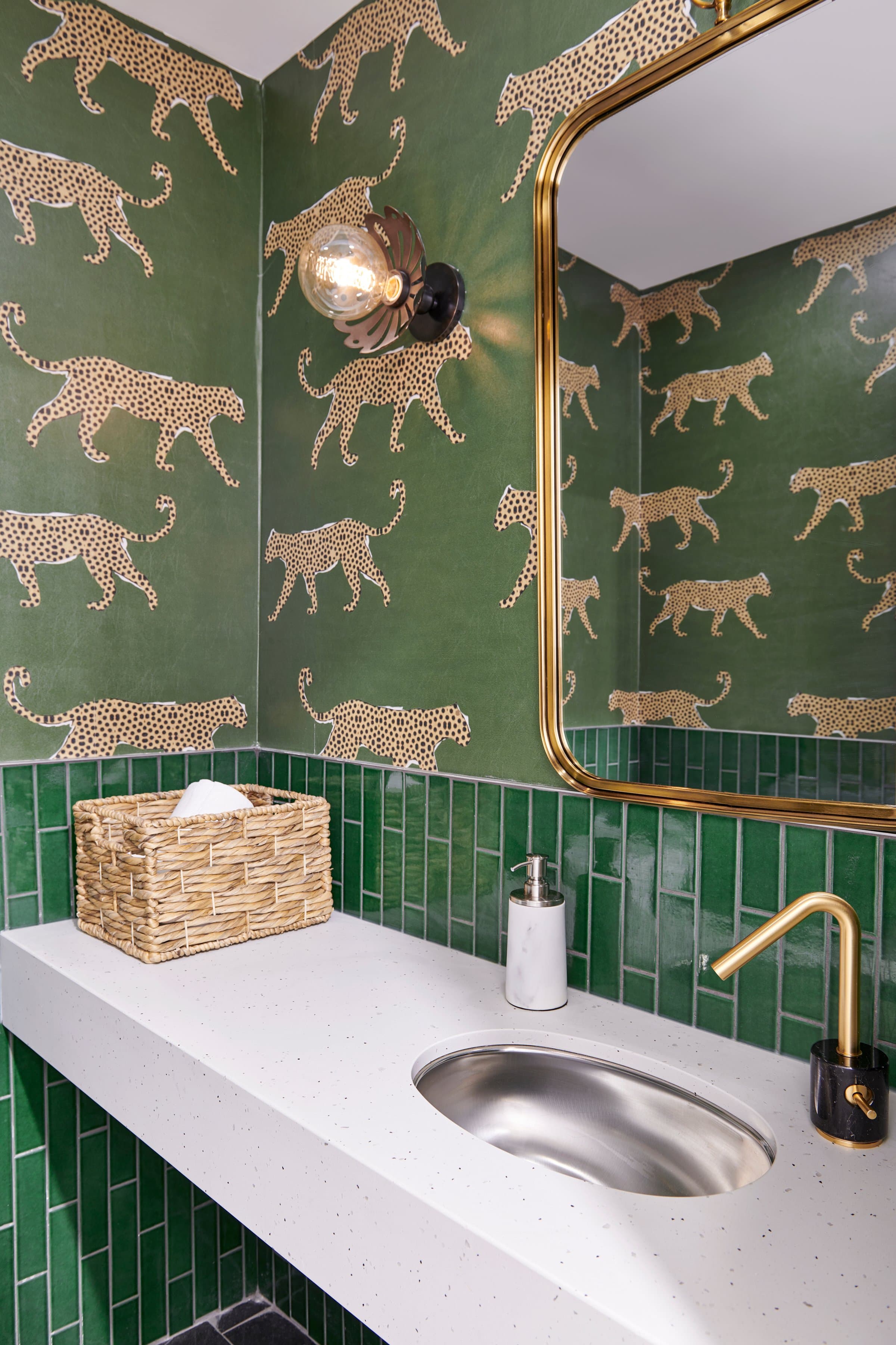 Toilets/ Bathroom Toilets/ Bathroom