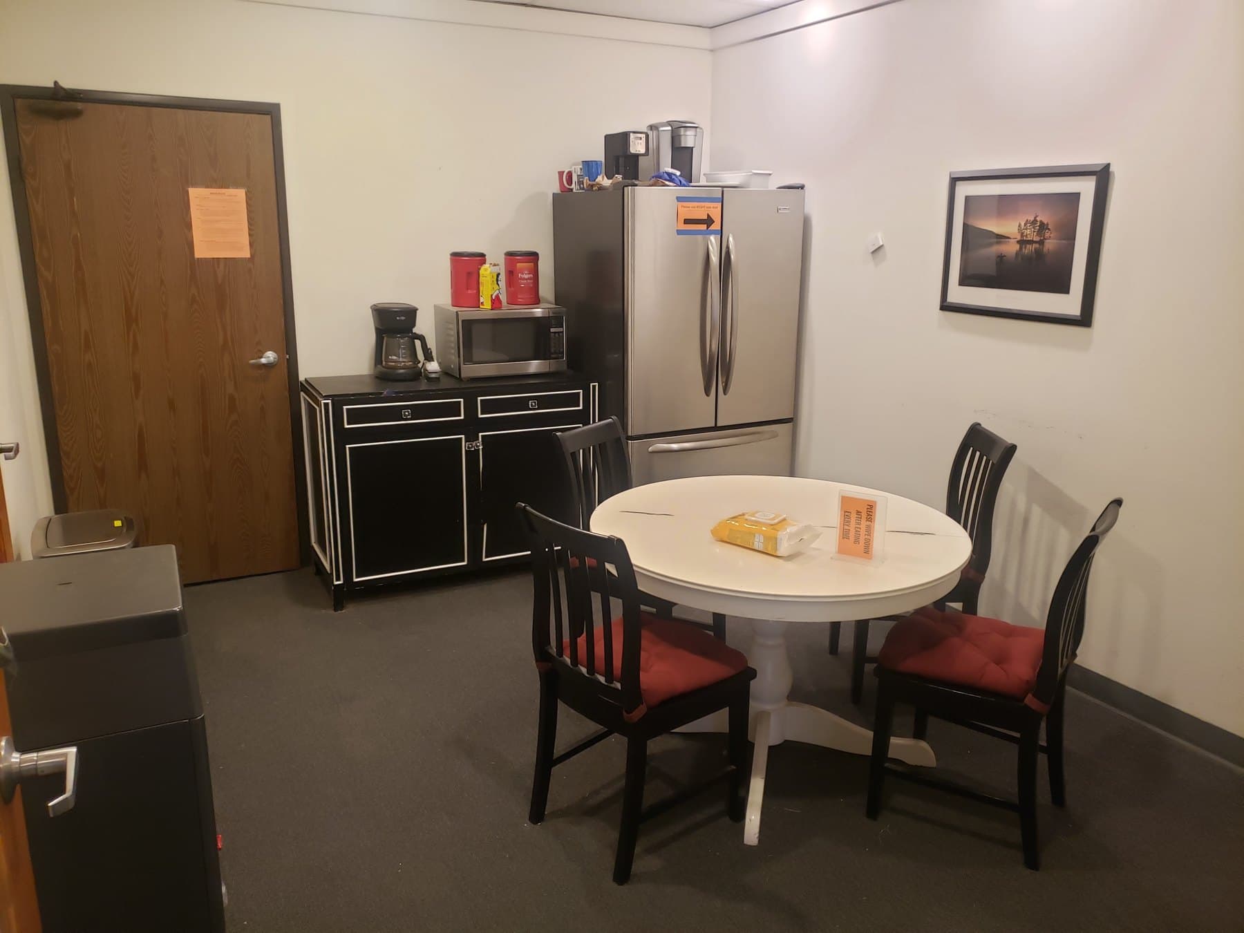 Shared kitchen with fridge, microwave, filtered water and coffee Shared kitchen with fridge, microwave, filtered water and coffee