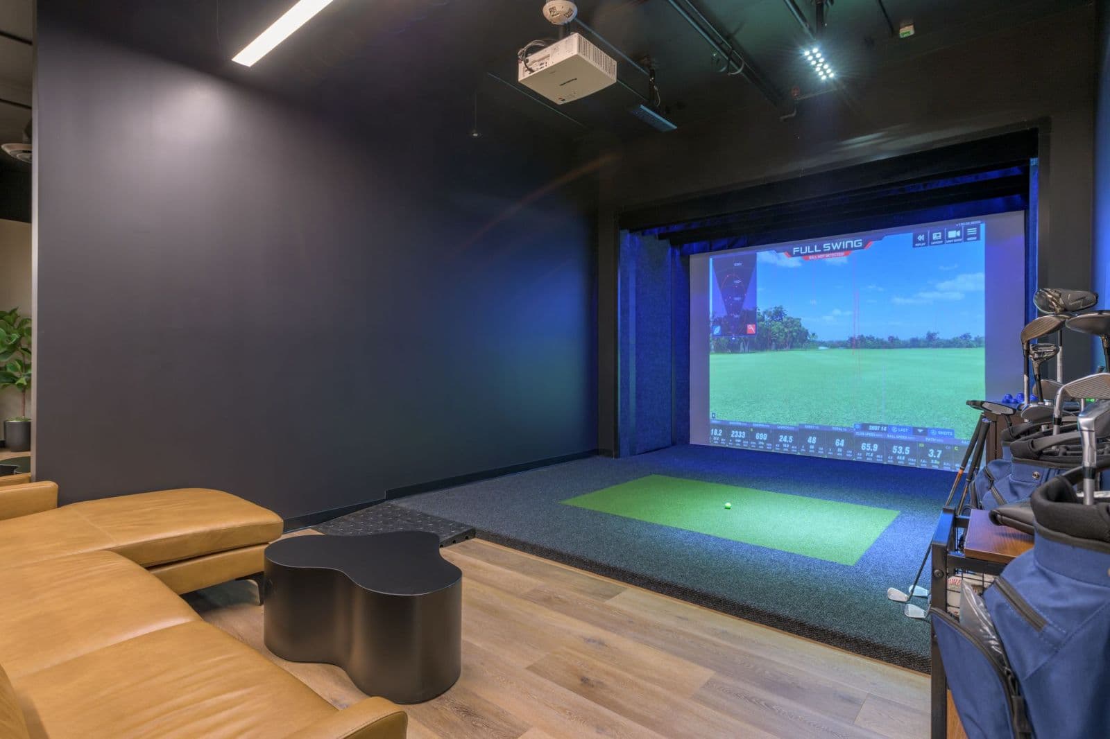 Swing Suite golf simulator Swing Suite golf simulator