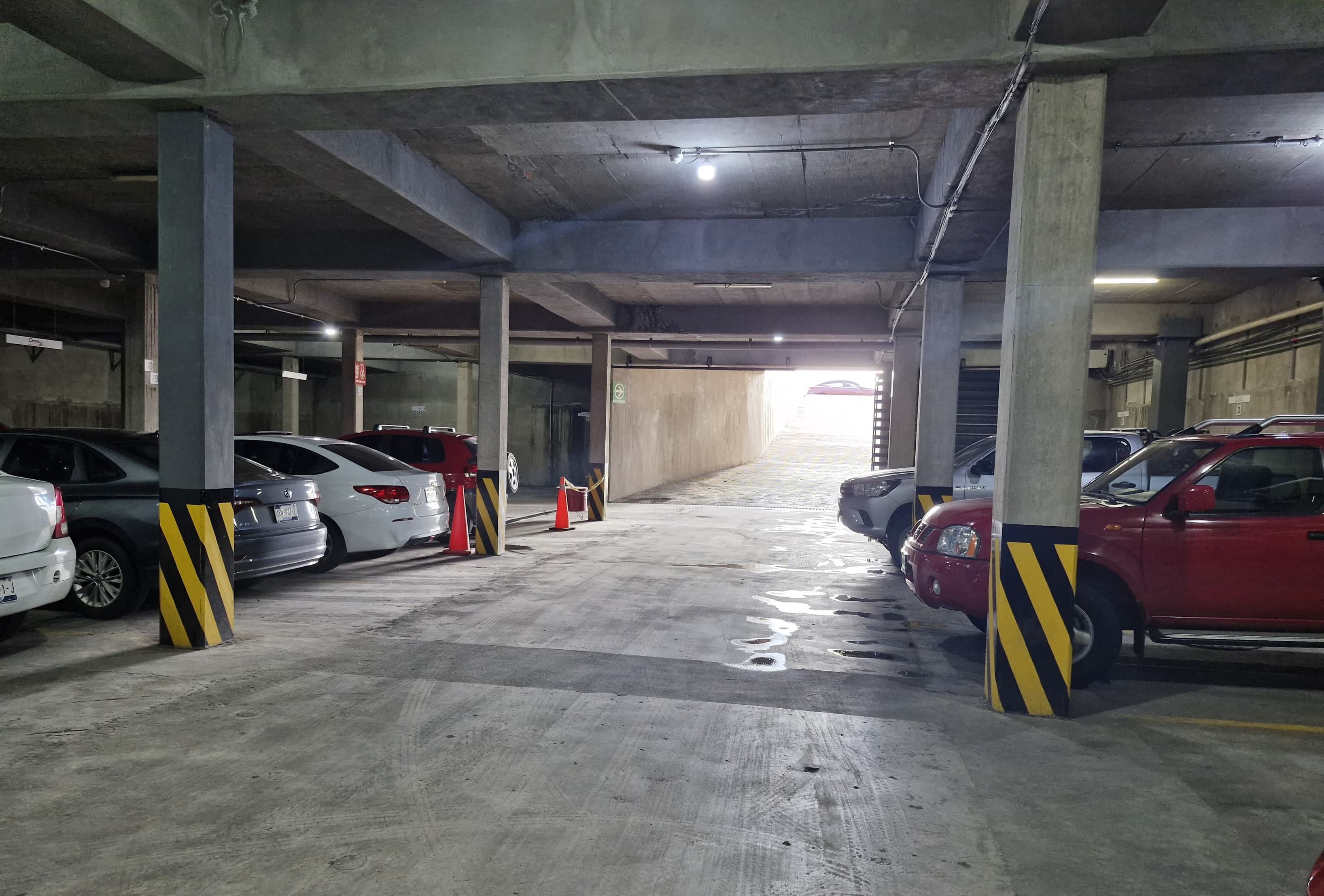 Contamos con un Ă¡rea de estacionamiento privado. Contamos con un Ă¡rea de estacionamiento privado.