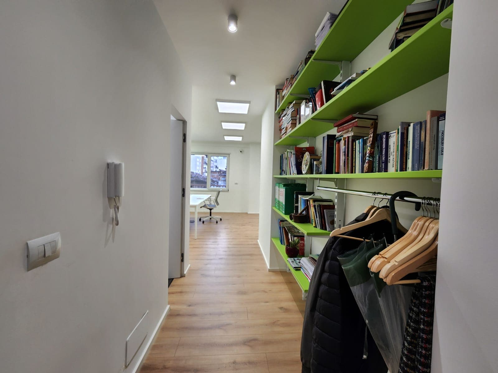 High-quality work tables and chairs Guaranteed heating and cooling High-speed internet service Dedicated dining area High-quality work tables and chairs Guaranteed heating and cooling High-speed internet service Dedicated dining area