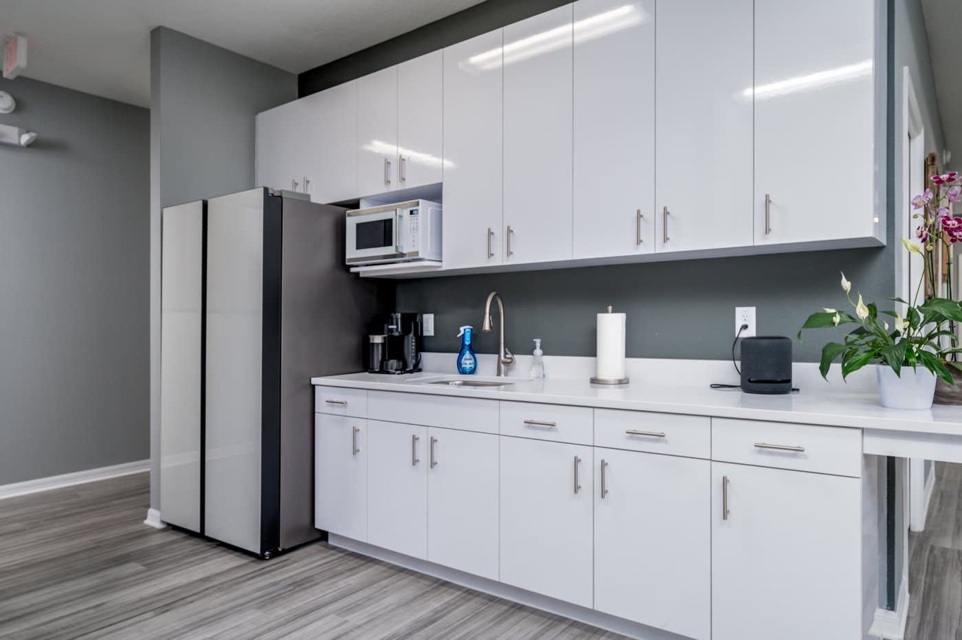 Shared kitchen with fridge, microwave and coffee, included for members. Shared kitchen with fridge, microwave and coffee, included for members.