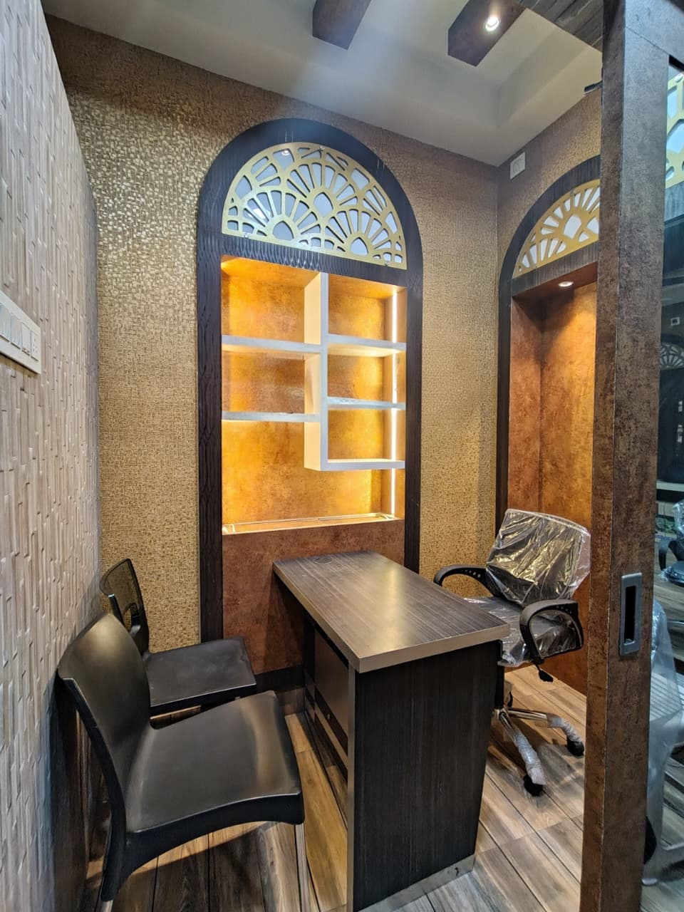 Our office offers high-speed internet, ergonomic furniture, and fully equipped meeting rooms, making it the ideal Coworking s Our office offers high-speed internet, ergonomic furniture, and fully equipped meeting rooms, making it the ideal Coworking s