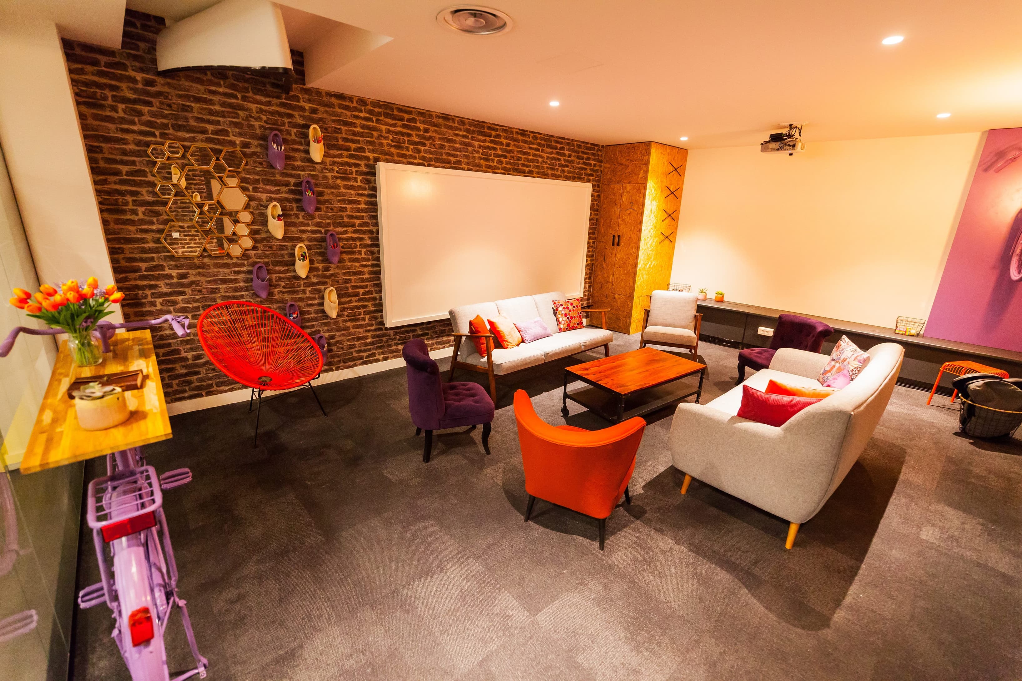 Breakout/Lounge Space Breakout/Lounge Space
