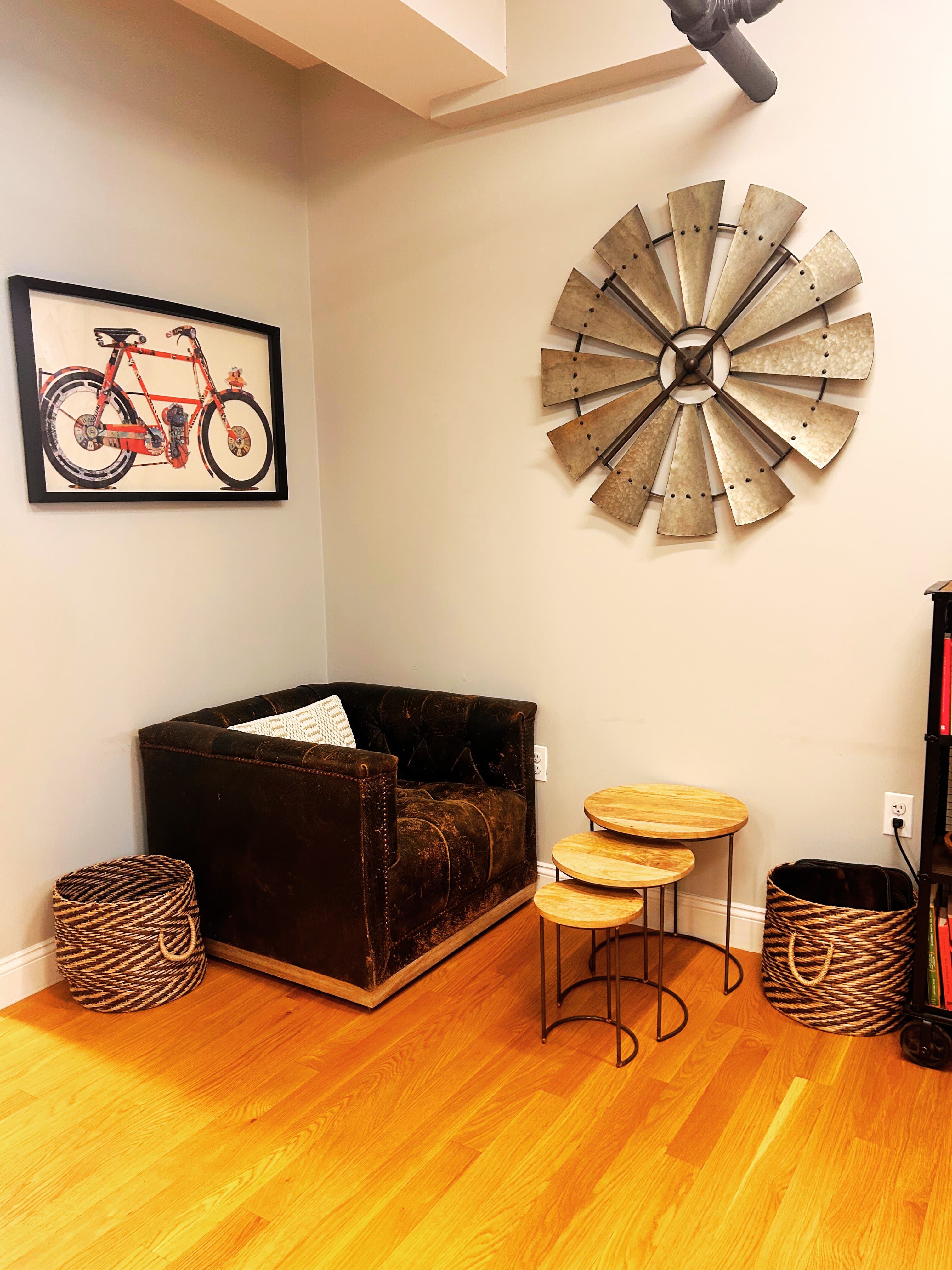 Grab a coffee from the kitchen and relax. Grab a coffee from the kitchen and relax.