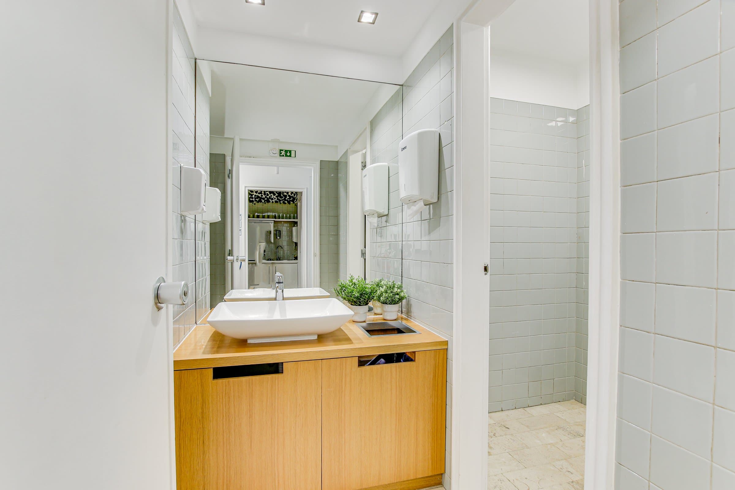 Toilets/ Bathroom Toilets/ Bathroom