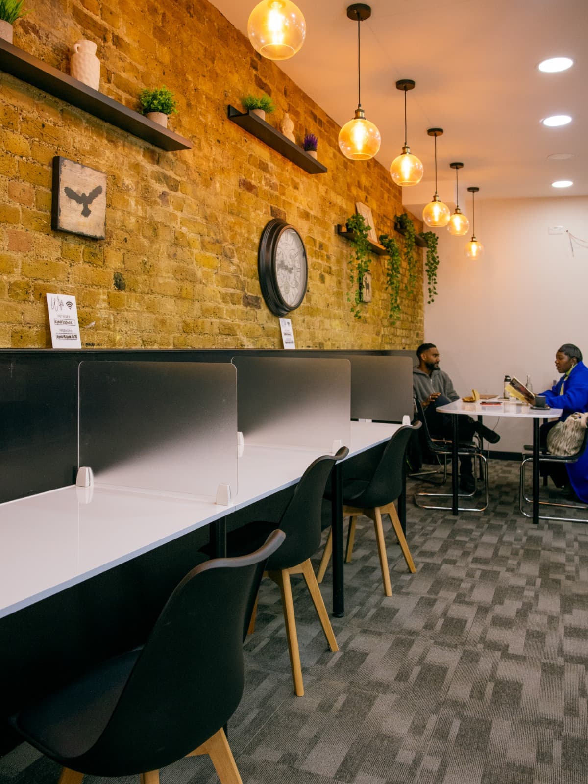 Meeting table: Suitable for small group meetings or collaborative work Meeting table: Suitable for small group meetings or collaborative work