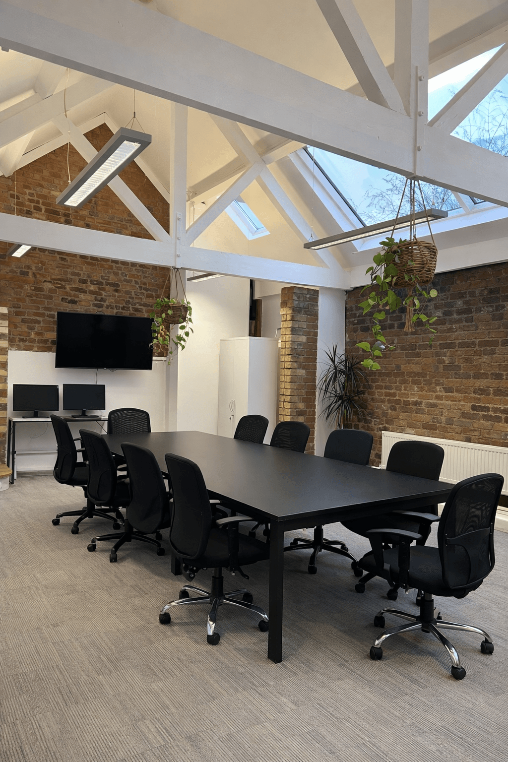 Large meeting table Large meeting table
