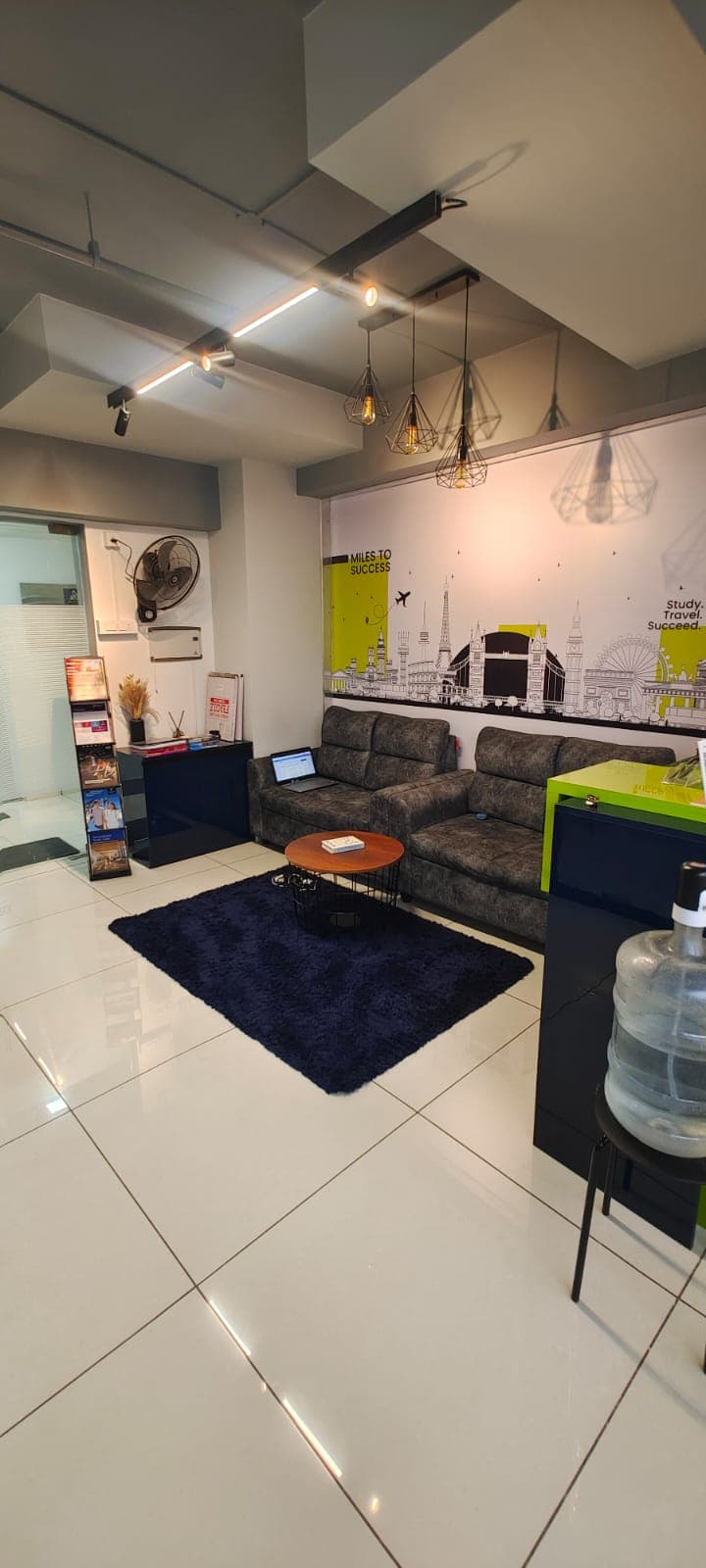 Lounge Lounge