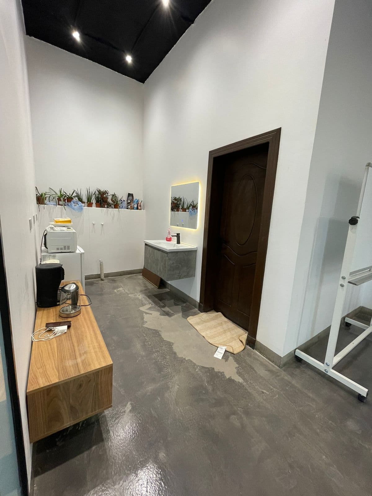 Toilets/ Bathroom Toilets/ Bathroom