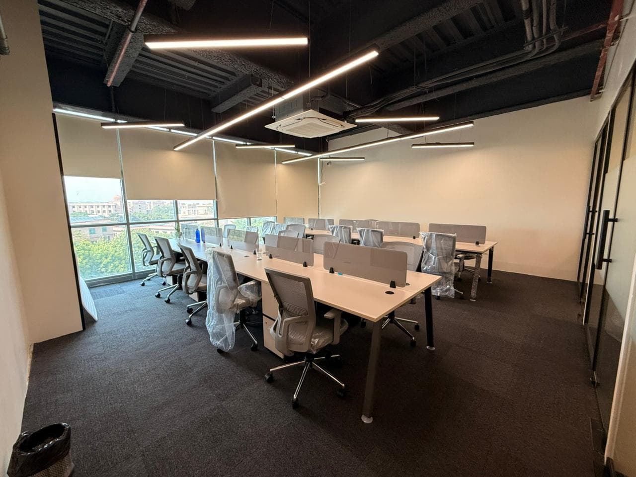 Pitch to clients, brainstorm with your team, or host seamless hybrid sessions in our fully equipped meeting room Pitch to clients, brainstorm with your team, or host seamless hybrid sessions in our fully equipped meeting room