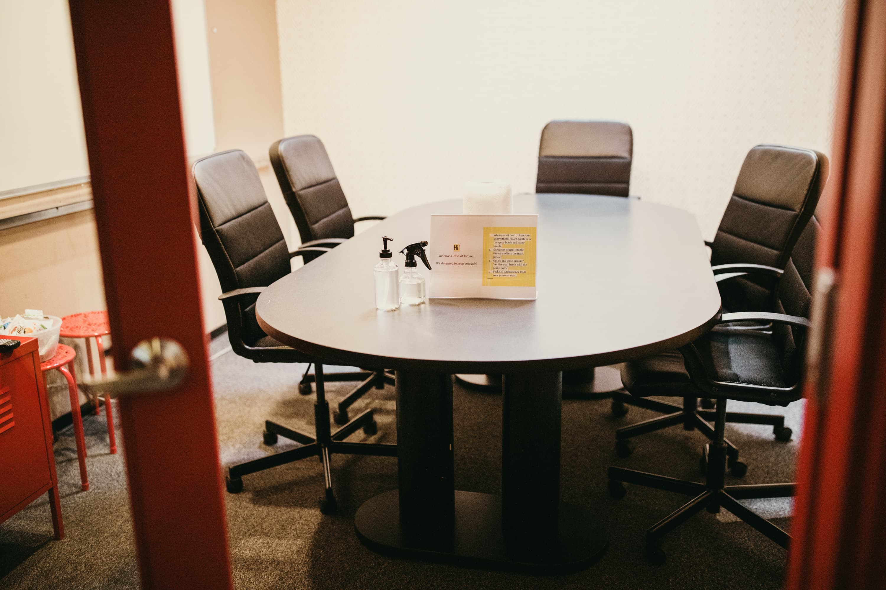 The 6-person conference room. Dive in! The 6-person conference room. Dive in!