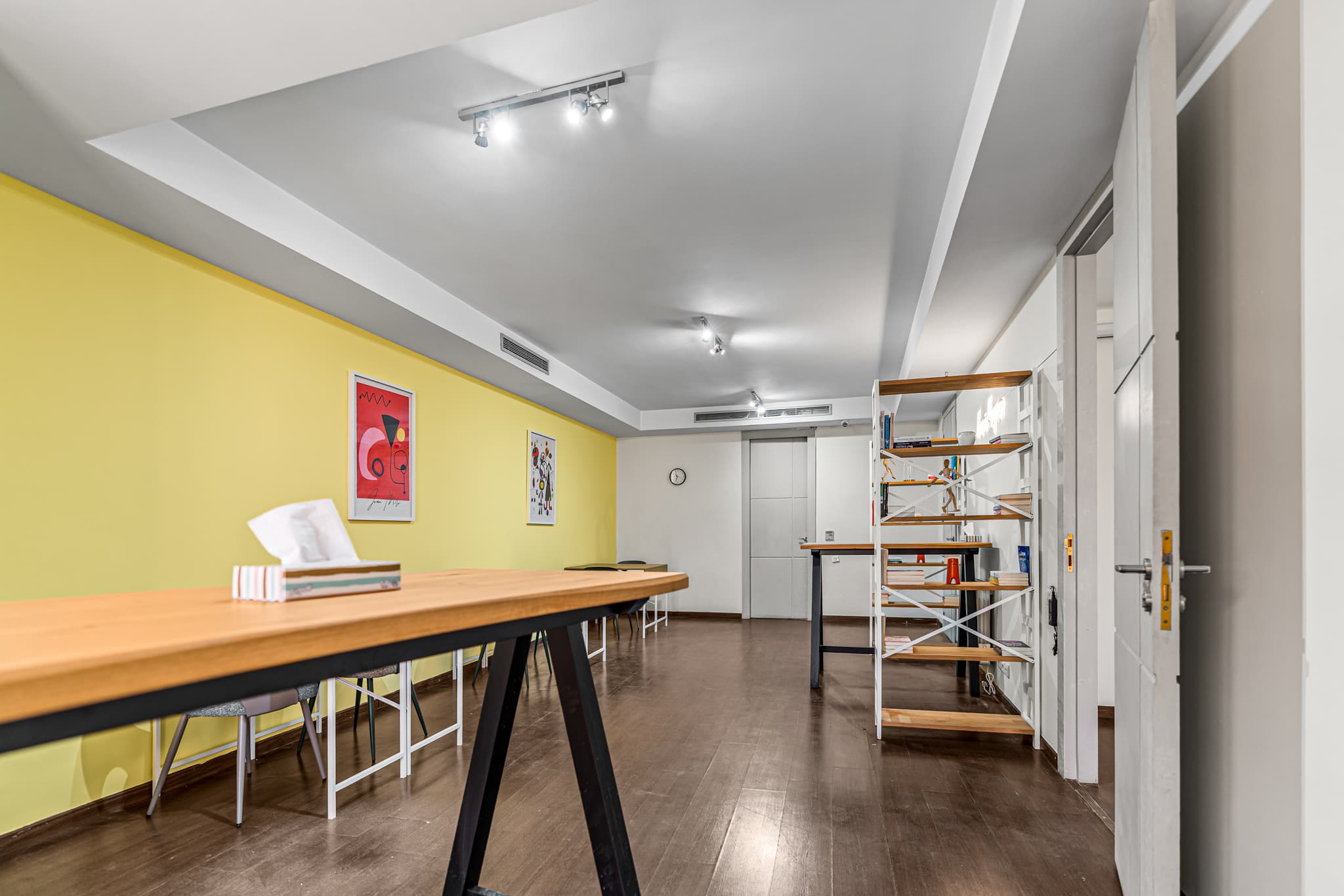 Open-plan coworking space at Qafila Society in Marrakech, featuring a shared worktable and a practical, collaborative environ Open-plan coworking space at Qafila Society in Marrakech, featuring a shared worktable and a practical, collaborative environ