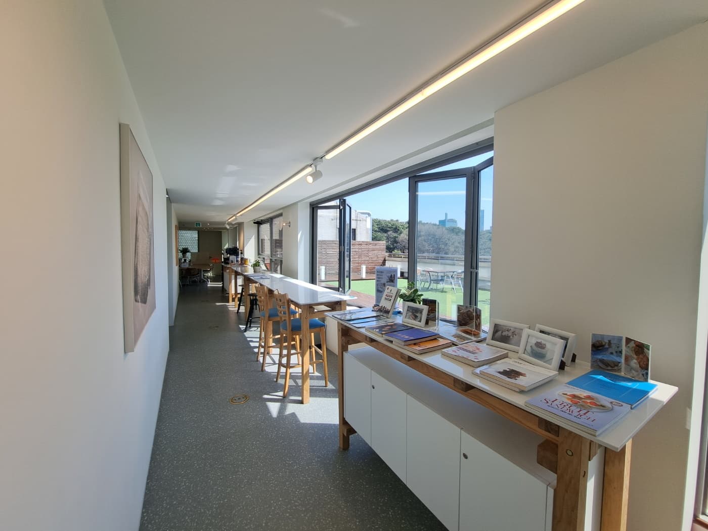 Bar table for co-working Bar table for co-working