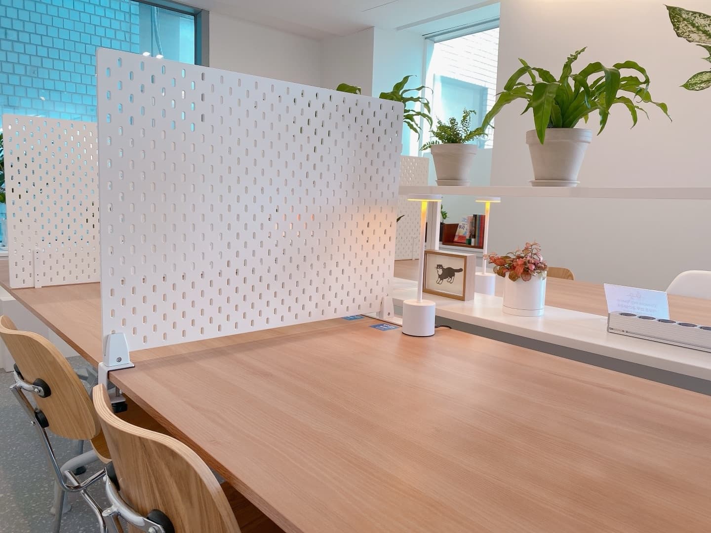 Common-desk in co-working space Common-desk in co-working space