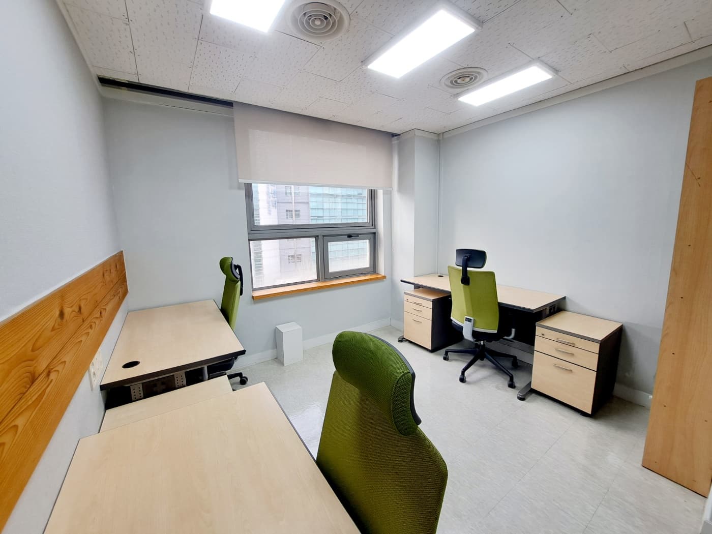 Private office for 3~4 people Private office for 3~4 people