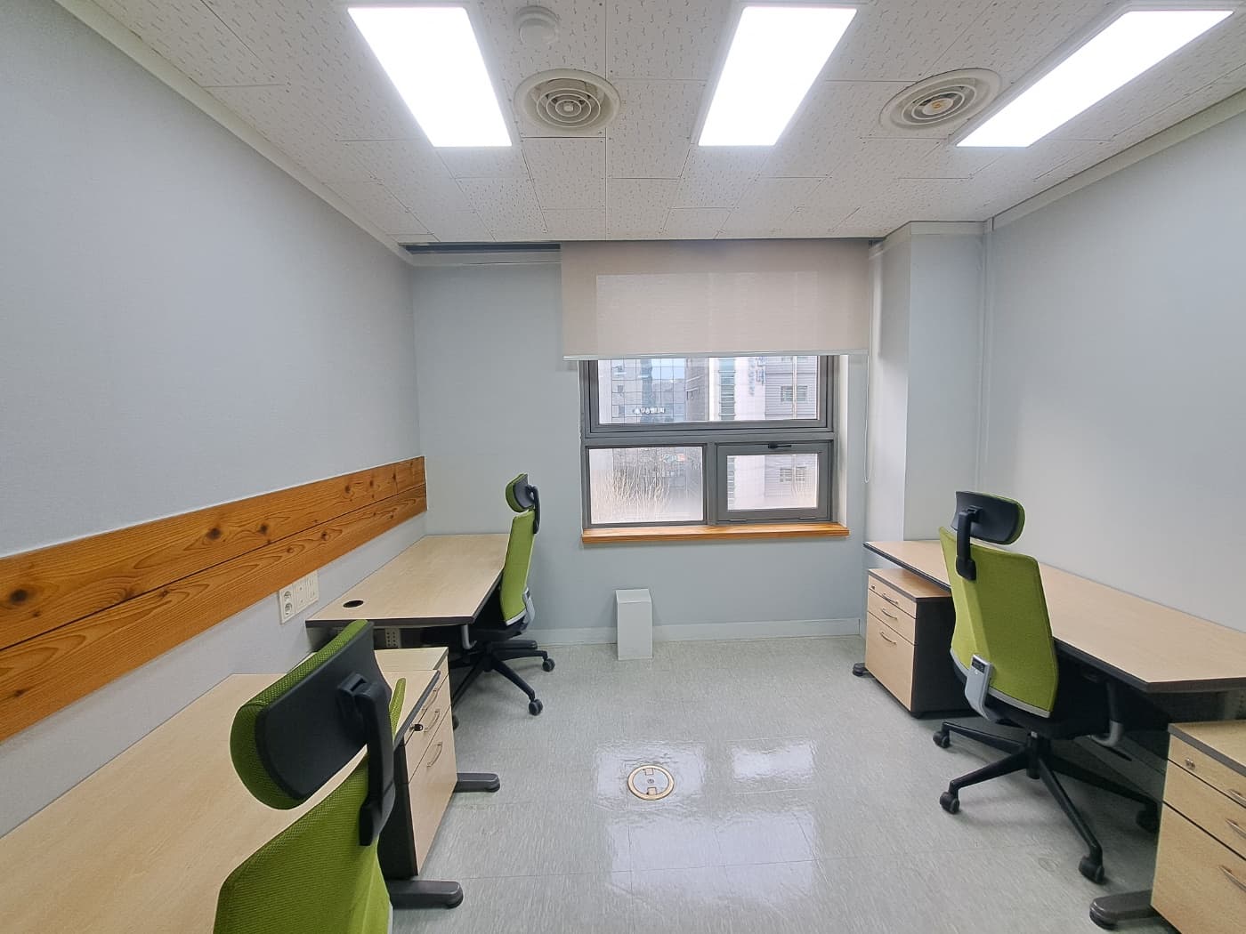 Private office for 3 people Private office for 3 people