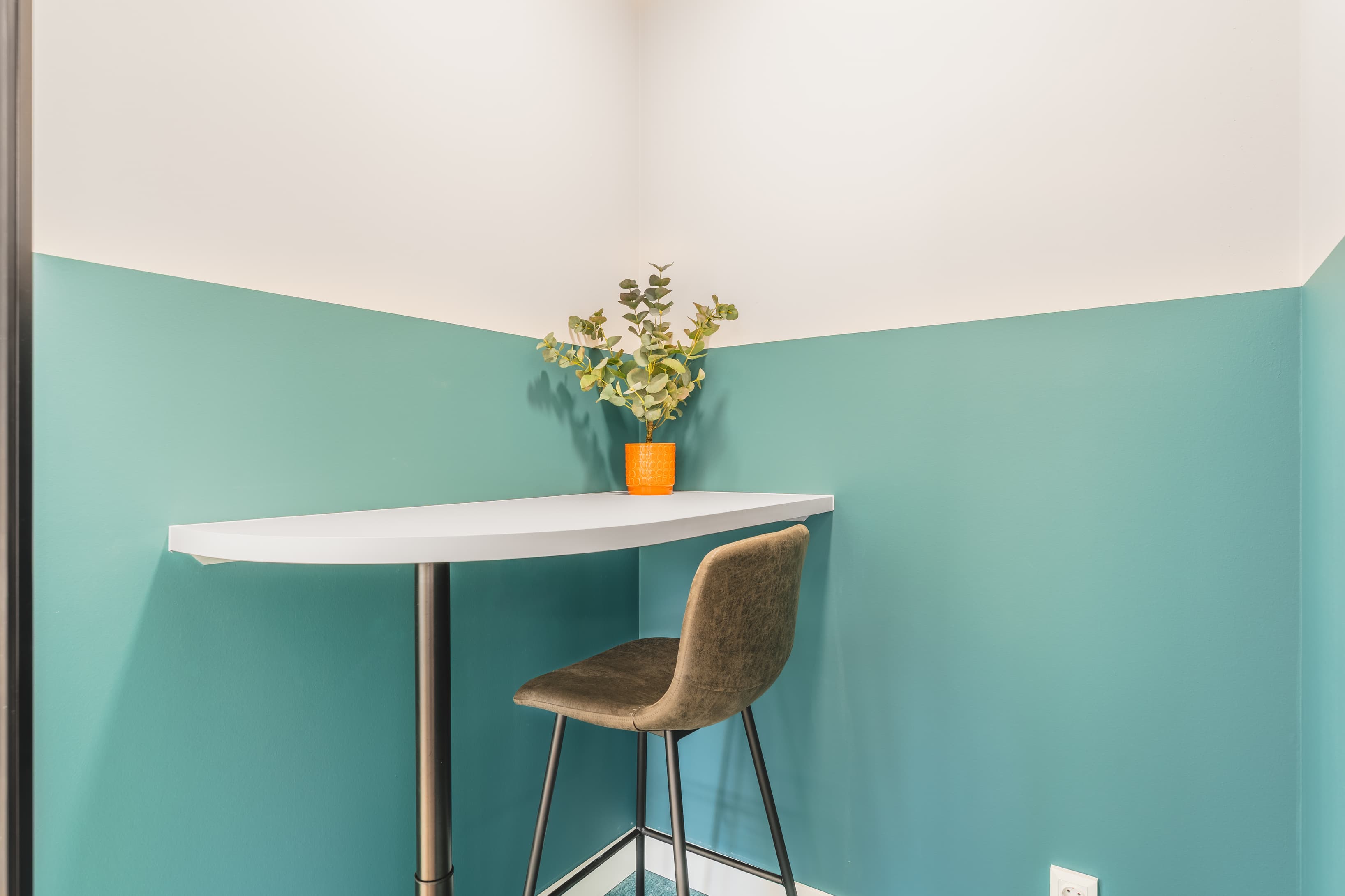 Quiet individual workspace designed for private calls. Quiet individual workspace designed for private calls.