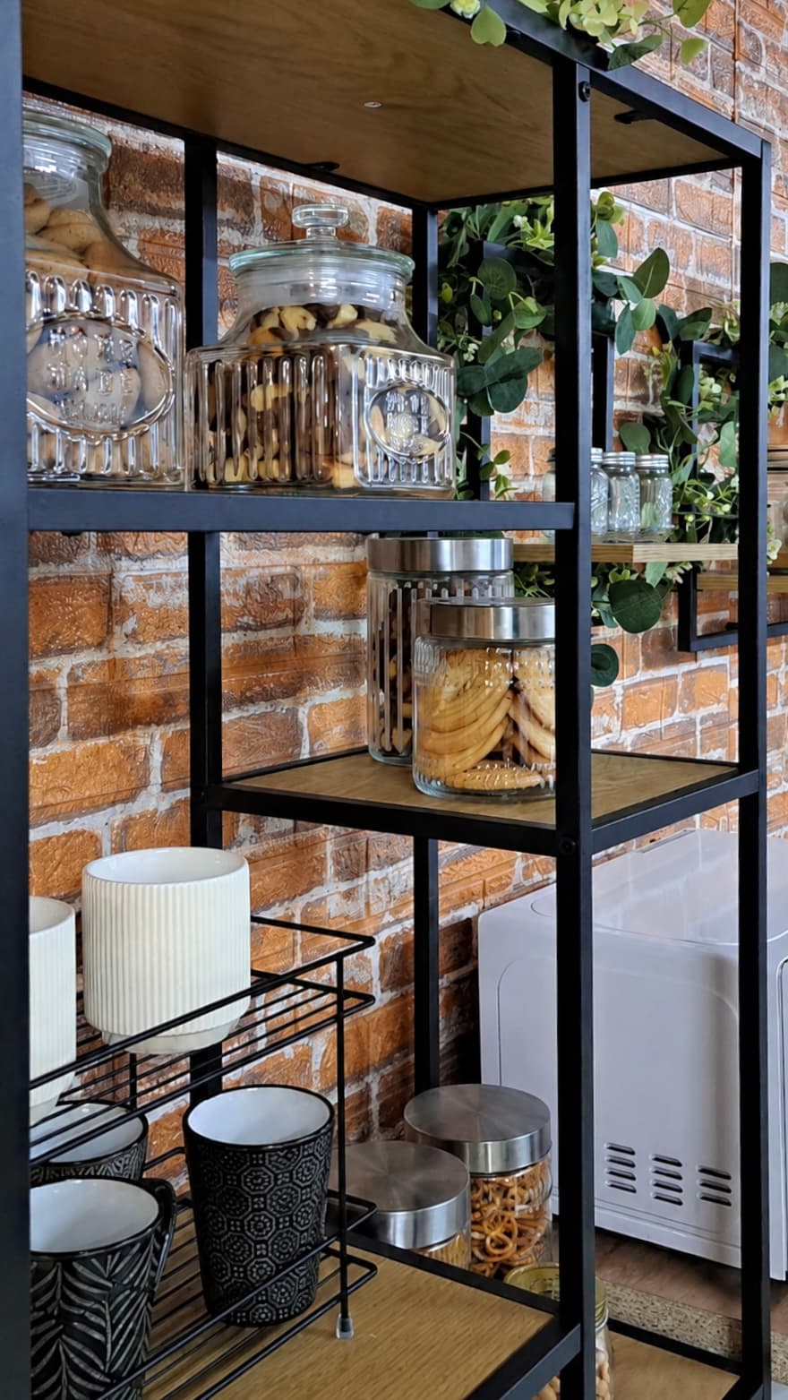 A stocked kitchen with bean-to-cup coffee, tea, snacks, drinks, fridge and microwave included for members. A stocked kitchen with bean-to-cup coffee, tea, snacks, drinks, fridge and microwave included for members.