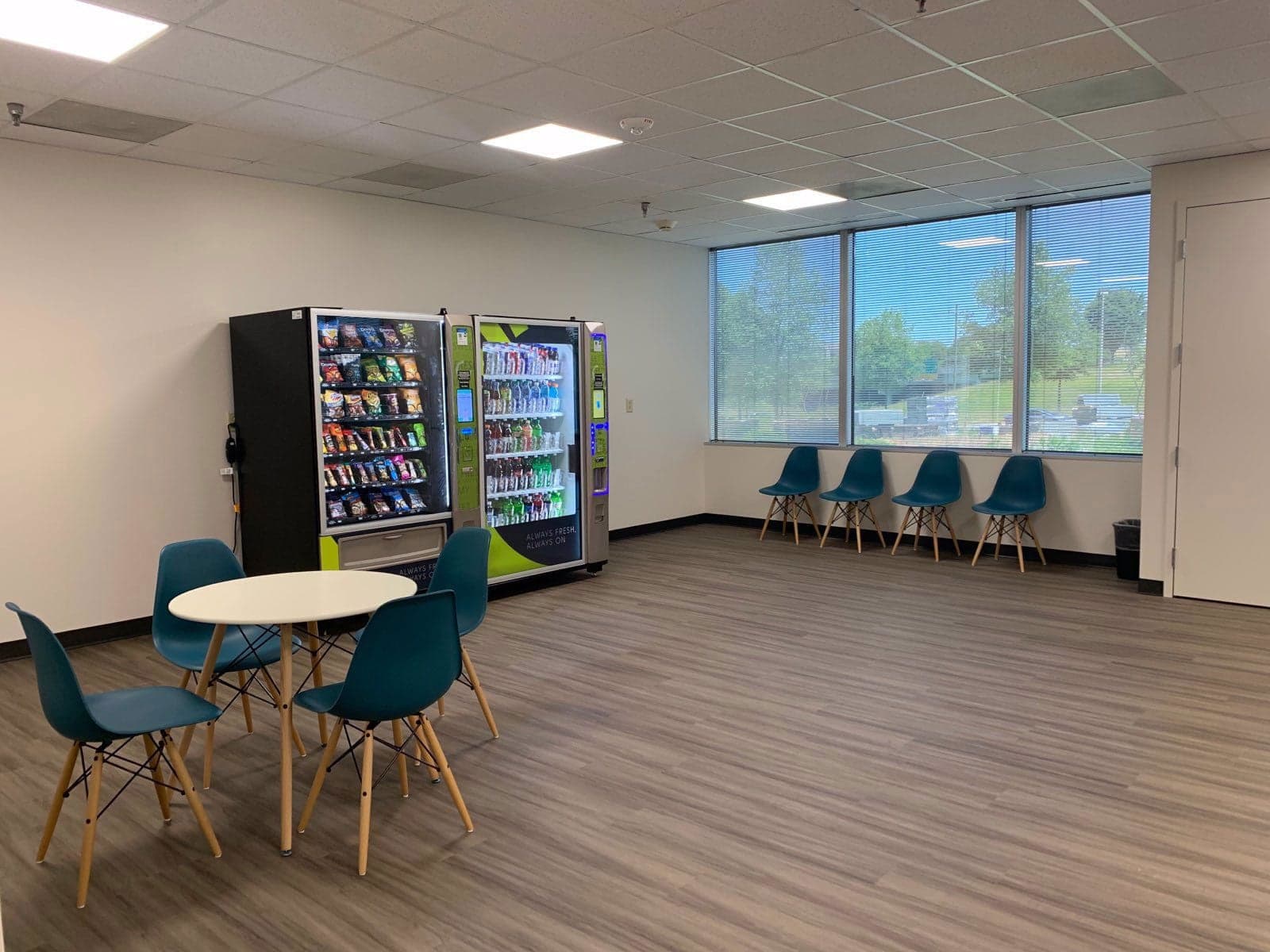 Comfortable break area with seating and vending machines, perfect for quick snacks and informal meetings. Comfortable break area with seating and vending machines, perfect for quick snacks and informal meetings.